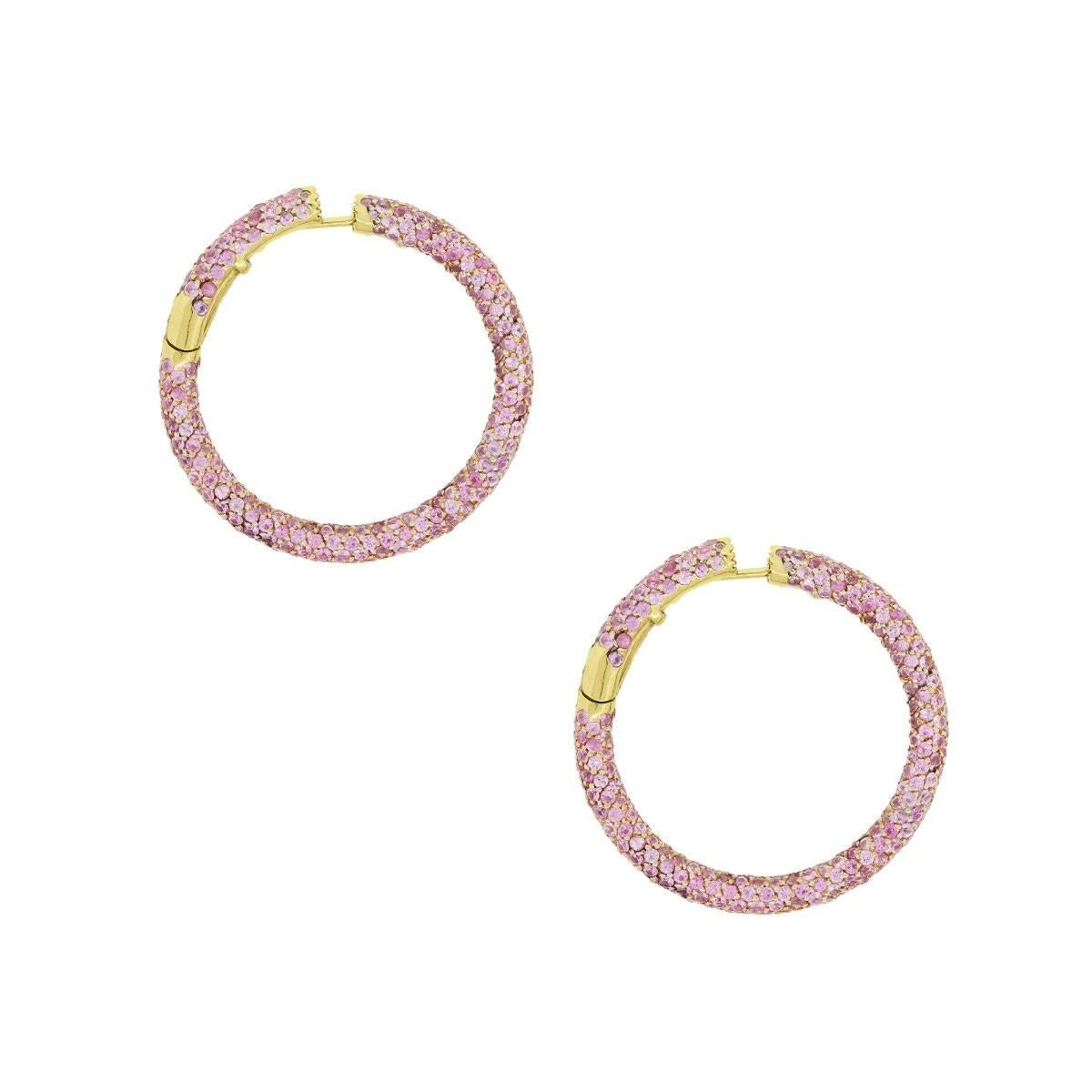 Material: 18k yellow gold
Gemstone Details: Approximately 6ctw of round brilliant pink sapphires.
Measurements: 1.50″ x 0.15″ x 1.50″
Earring Backs: Hinged
Total Weight: 21.4g (13.8dwt)
Additional Details: This item comes with a presentation