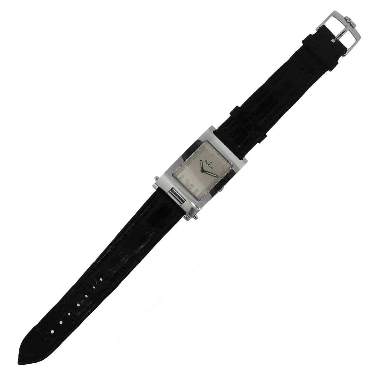 Montre-bracelet Corum pour femme Toboggan en acier inoxydable avec cadran romain et quartz Unisexe en vente