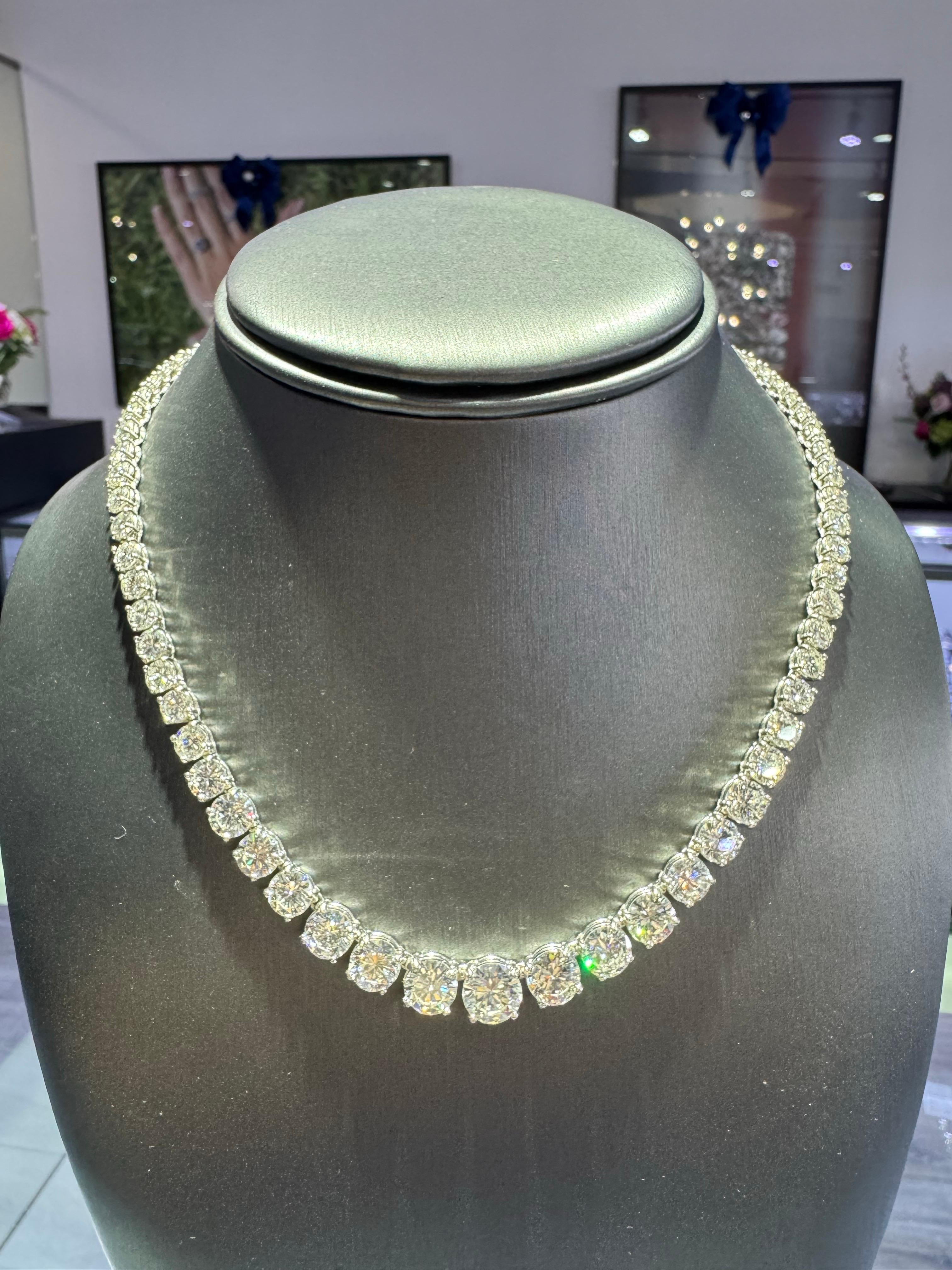 Collier tennis en platine avec diamants ronds brillants gradués de 28,71 carats, en stock en vente 3