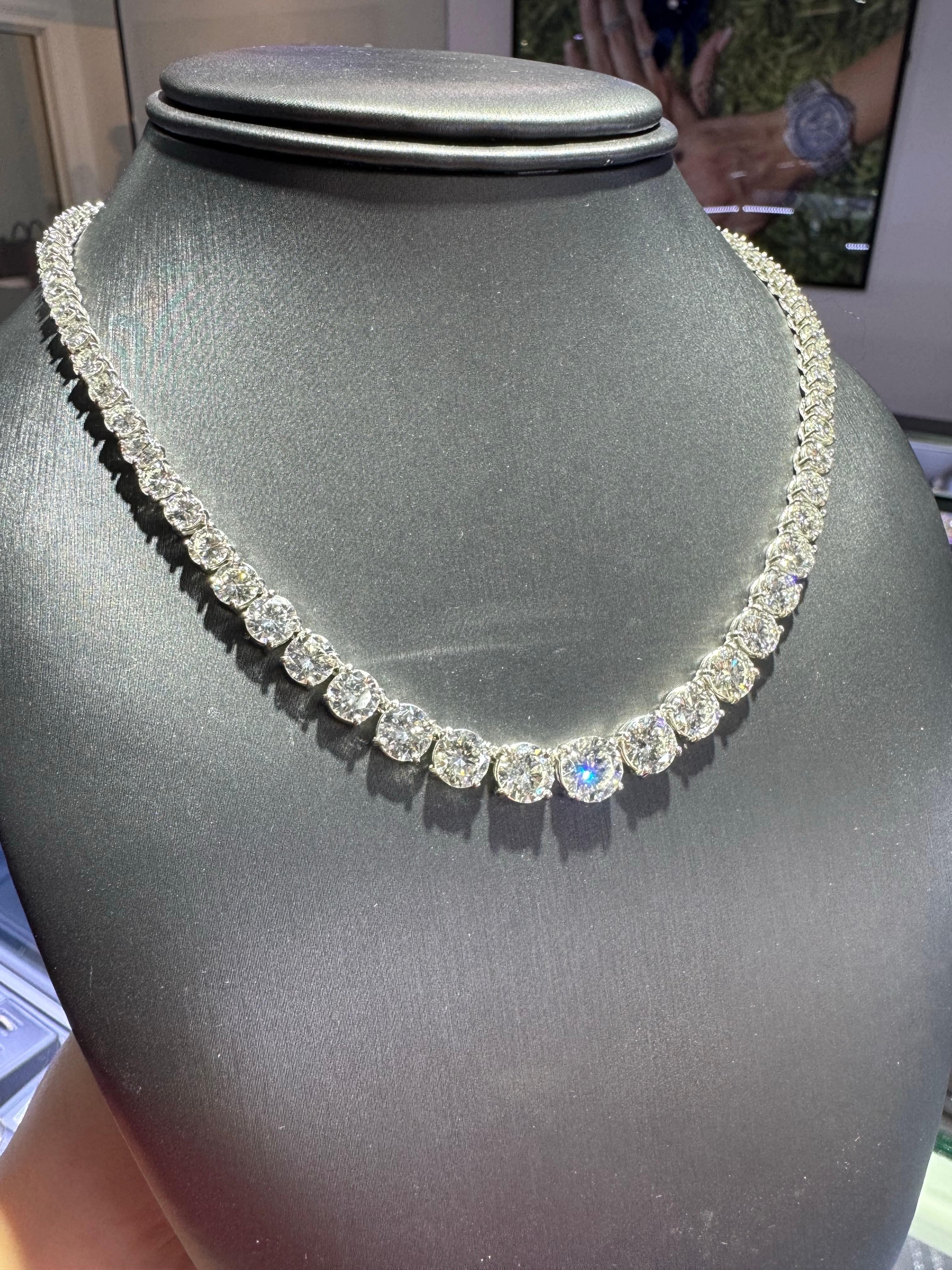 Collier tennis en platine avec diamants ronds brillants gradués de 28,71 carats, en stock en vente 2