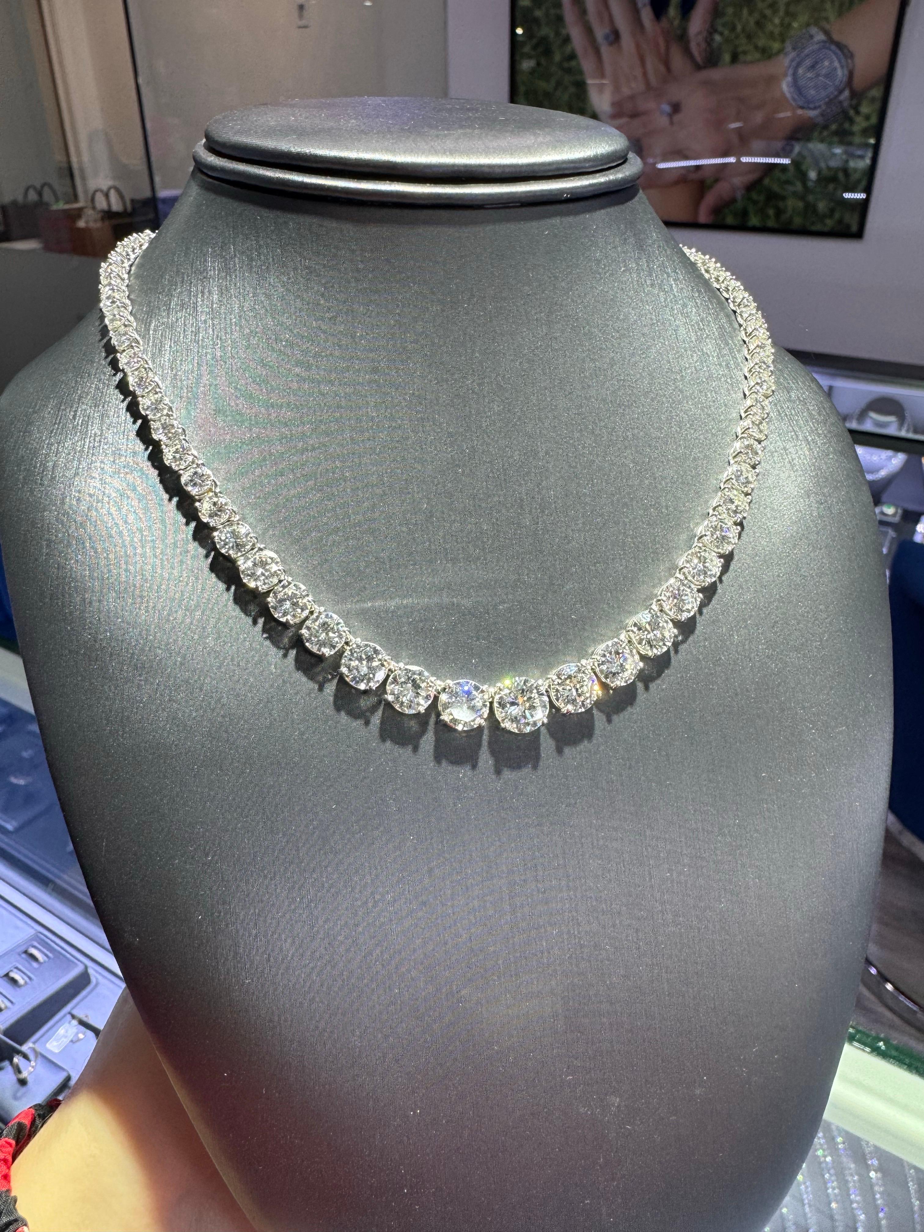 Collier tennis en platine avec diamants ronds brillants gradués de 28,71 carats, en stock en vente 4
