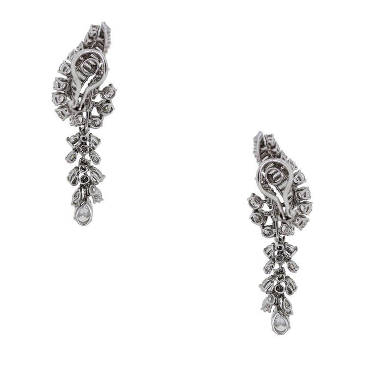 Diamond Drop Earrings in Platinum In Good Condition In Boca Raton, FL