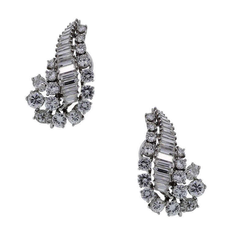 Women's Diamond Drop Earrings in Platinum