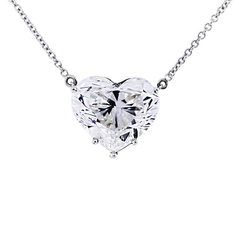 Stil: 18k Weißgold Brillant Herz Diamant Halskette
Metall: 18k Weißgold
Kettenlänge: 18''
Gesamtgewicht: 5.20 dwt (8::2 g)
Schließe: Weißgold Karabinerverschluss
Diamant: Herzförmiger Diamant 14::35ct
Farbe des Diamanten: H
Reinheit des Diamanten: