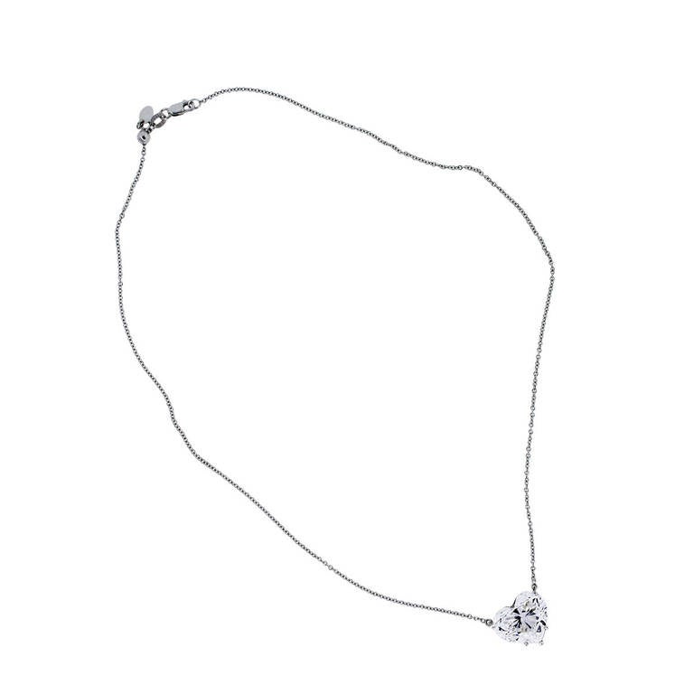 14.35 Karat Diamant-Halskette in Herzform aus Weißgold im Zustand „Hervorragend“ in Boca Raton, FL