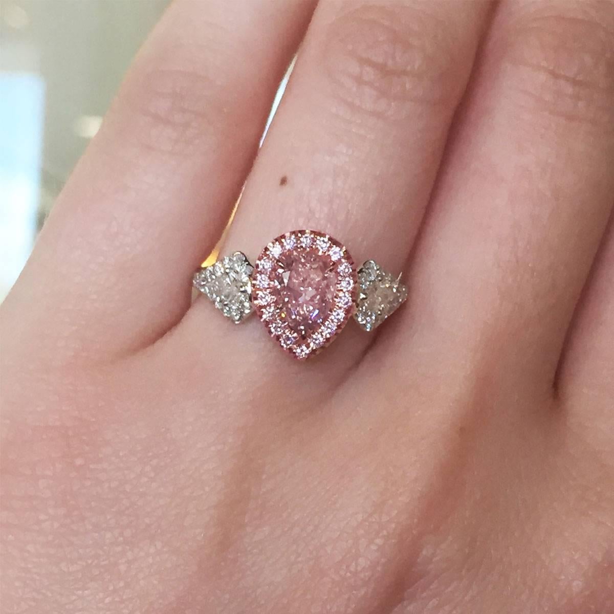 1,01 Karat GIA-zertifizierter rosa birnenförmiger Diamant-Verlobungsring aus zweifarbigem Gold Damen im Angebot