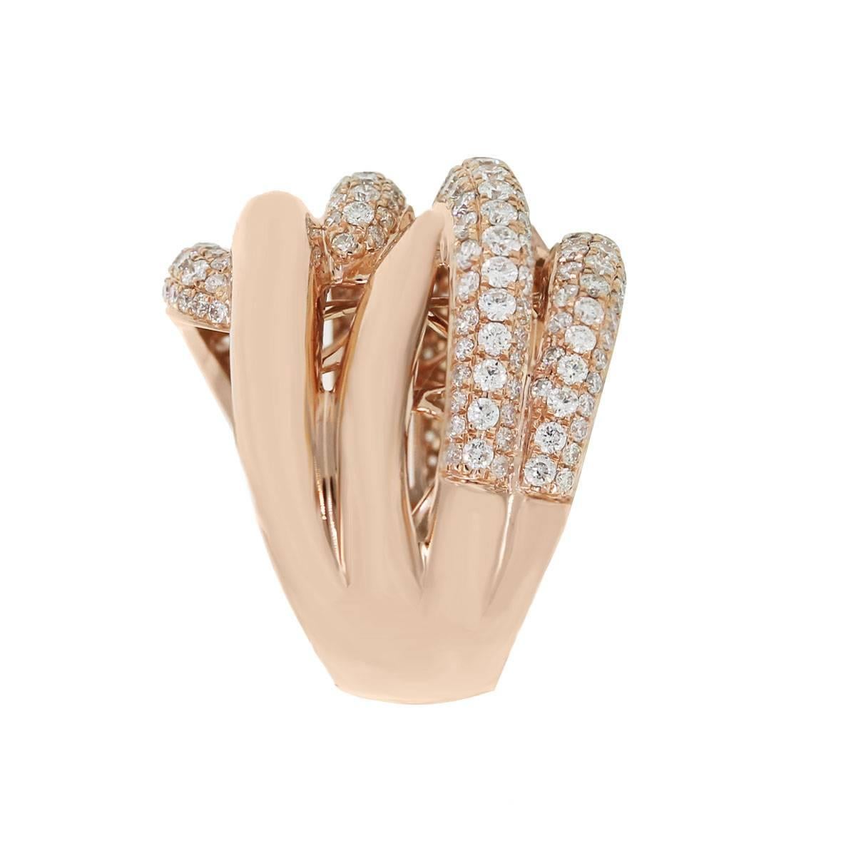 Stil: 14k Rose Gold 2.57ctw Diamond Crossover Ring
Material: 14k Rose Gold
Diamant Details: Ungefähr 2::57ctw runde Brillanten. Die Diamanten haben die Farbe G/H und die Reinheit VS. 
Maße des Rings: 1.01
