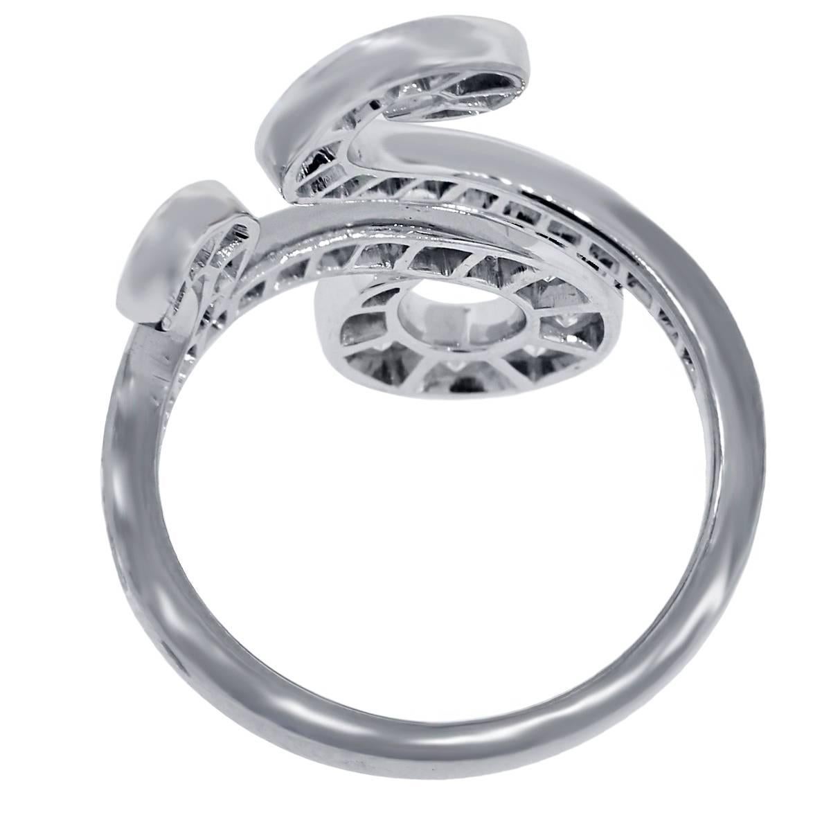 Style 	Van Cleef & Arpels Oiseaux de Paradis 18k White Gold 1.1ctw Diamond Ring
Material
	18k White Gold
Diamond Details
	Approximately 1.1ctw of 41 Round Brilliant diamonds. Diamonds are D,E,F in color and IF to VVS in clarity.
Ring Size
	5 (can be