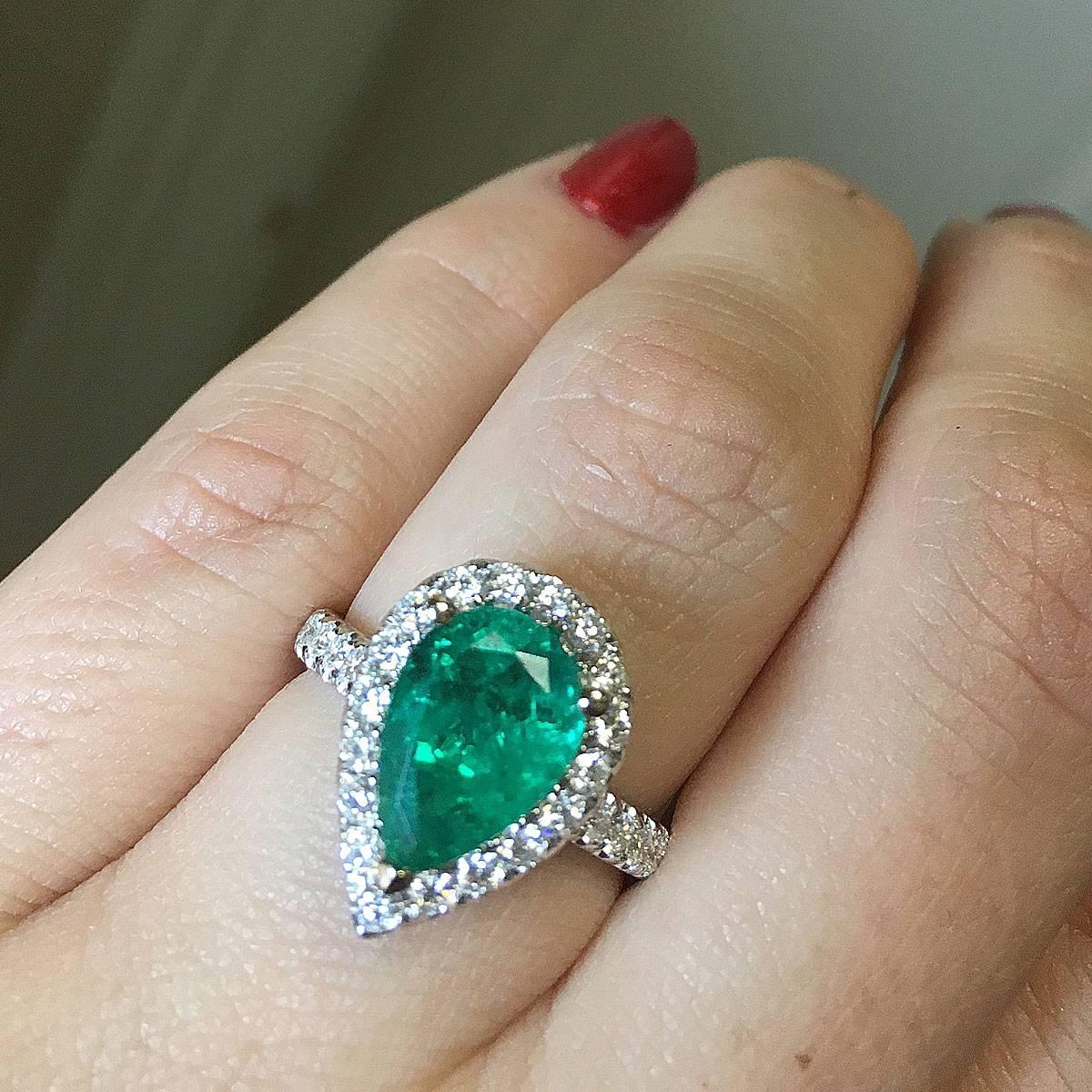 pear shaped emerald engagement rings