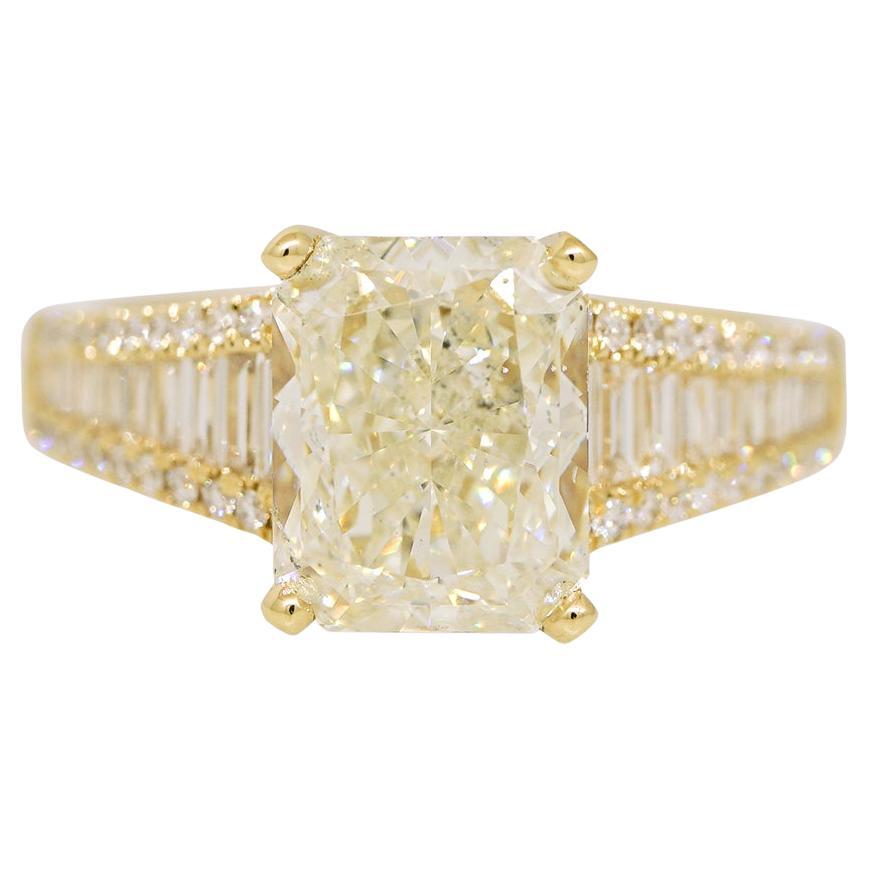 Bague de fiançailles en or 18 carats avec diamant naturel de 3,01 carats taille radiant certifié GIA en vente