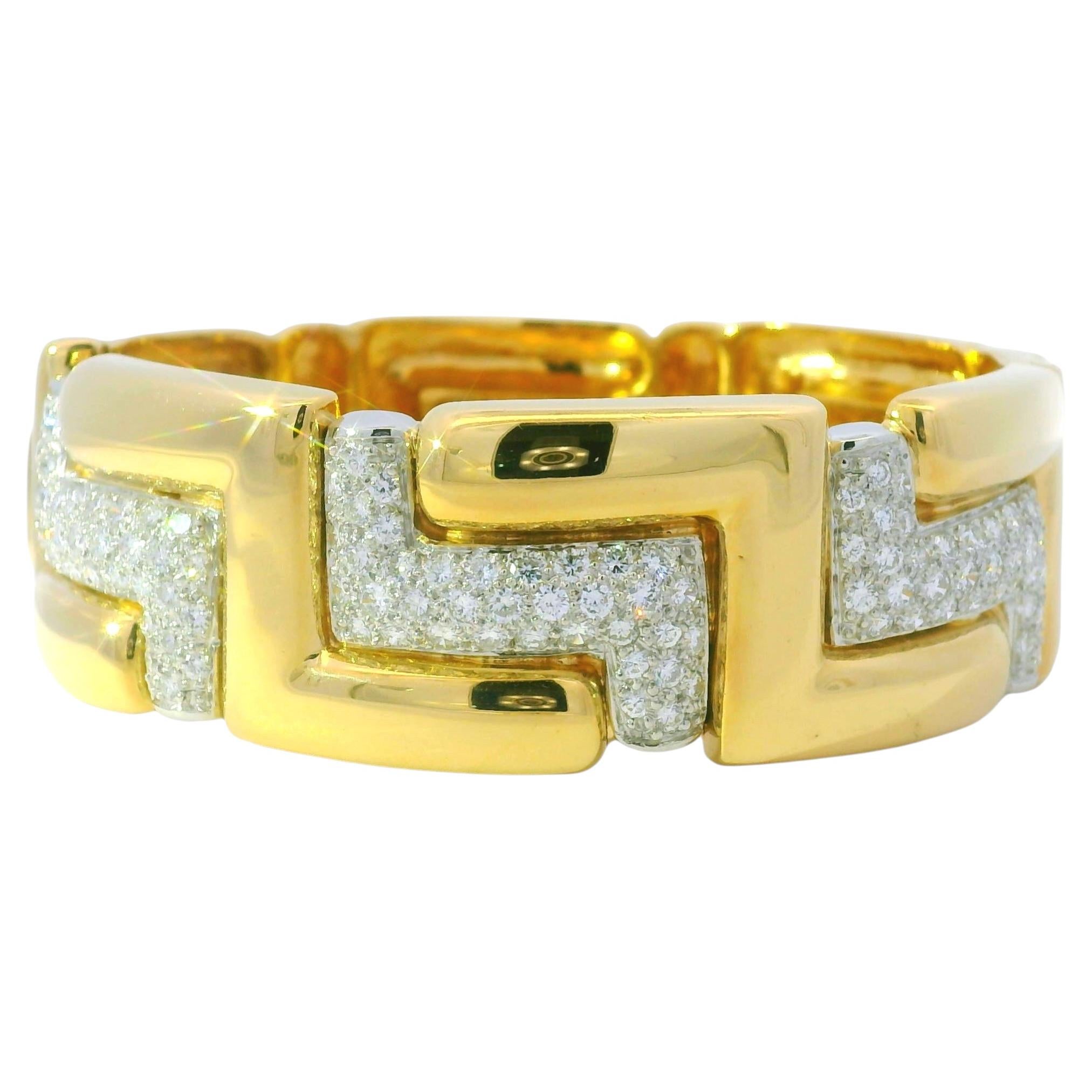 18k Yellow Gold Natural 3.15 Carat Diamond Pave Wide Link Bracelet For Sale