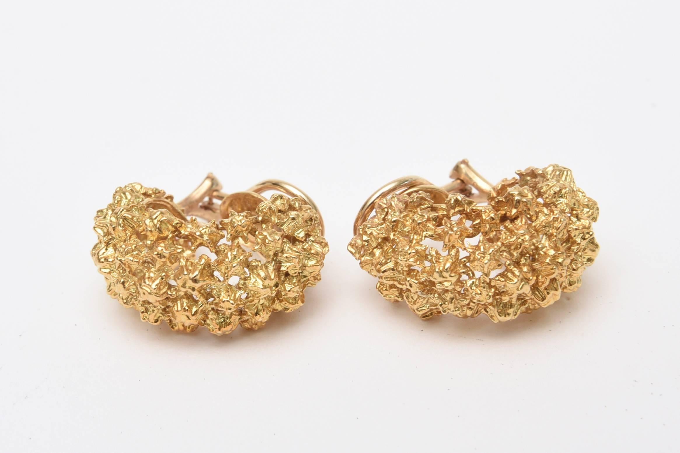 These elegant textural huggie style clip on earrings are a combination of 14 and 18 kt gold nugget form. They have a great presence and good weight on. They are  attributed to being Italian. They are beautiful on the ear and are timeless.
The