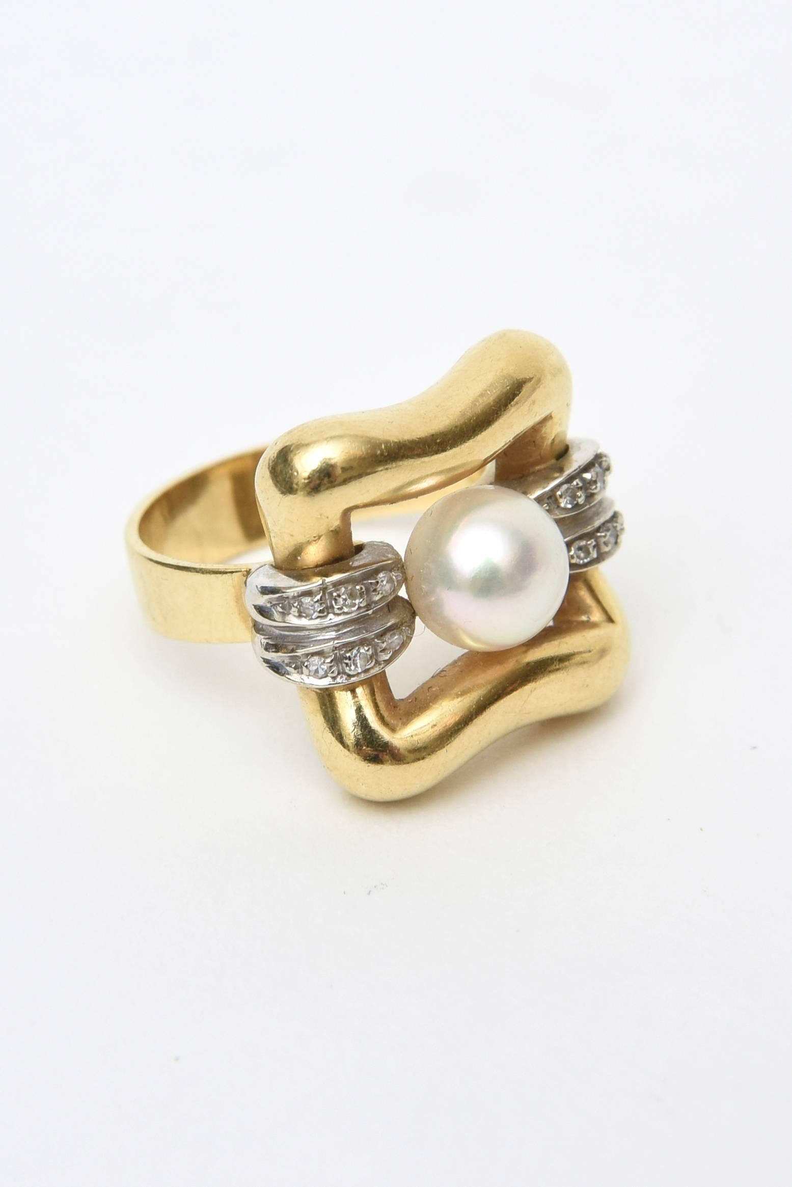 This lovely Italian ring is au so courant with it's setting of the combination of 18 karat yellow gold and pearl
inset with two bands of small diamonds on each side. It is stamped Italy 18K.
The ring is a size 6 and the pearl measures 8mm. It is