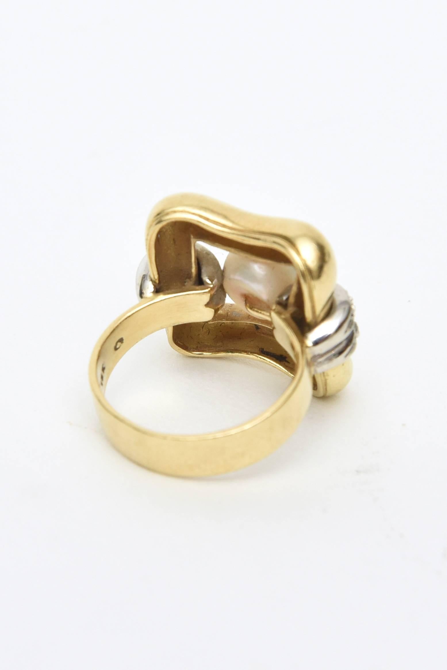 Women's Italian Modernist Pearl Diamond Gold Ring