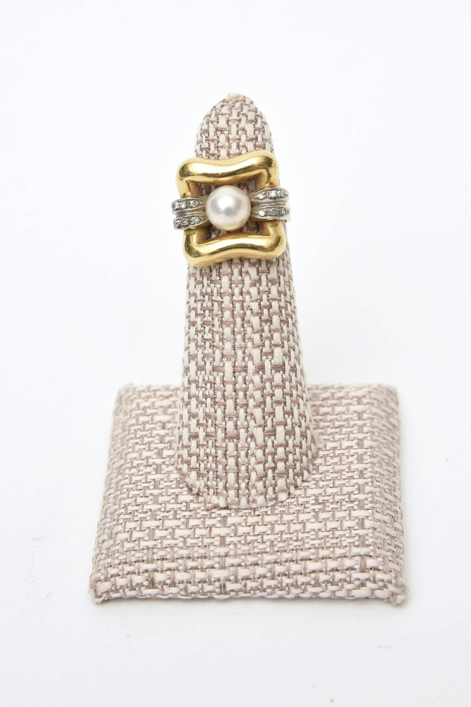 Italian Modernist Pearl Diamond Gold Ring 3