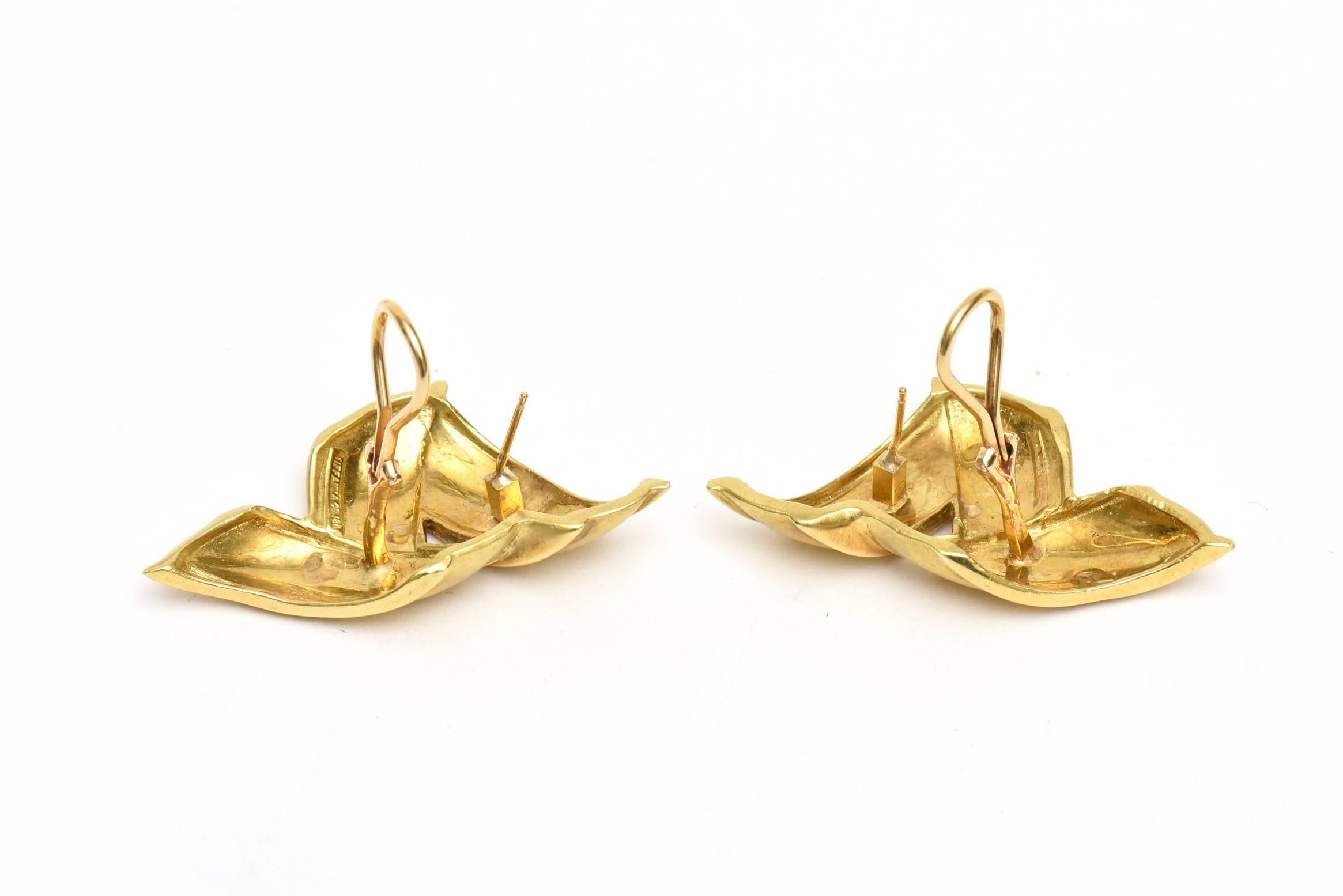 Tiffany & Co. 18 Karat Gold Vintage Pierced Lever Back Earrings For Sale 2
