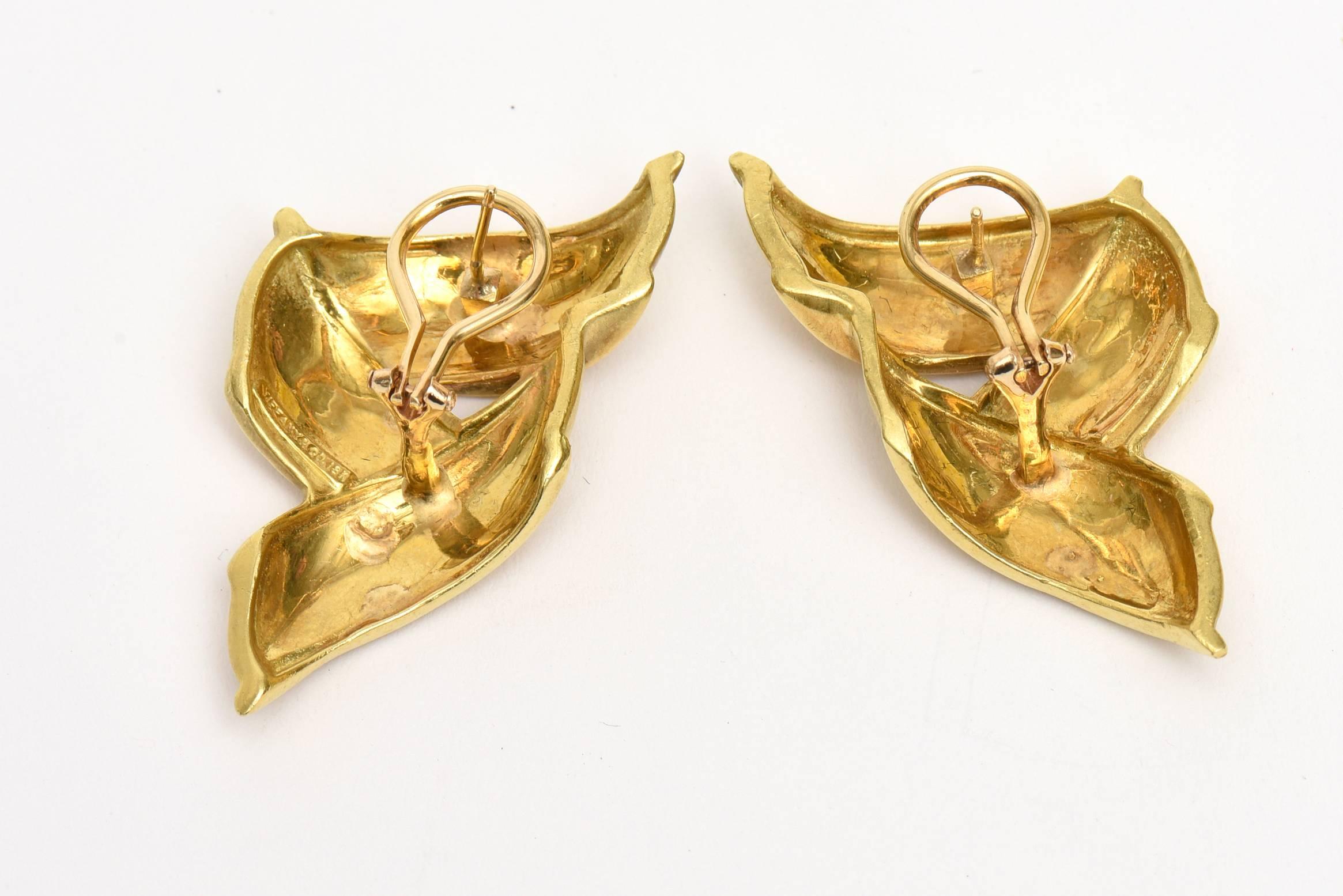 Tiffany & Co. 18 Karat Gold Vintage Pierced Lever Back Earrings For Sale 1