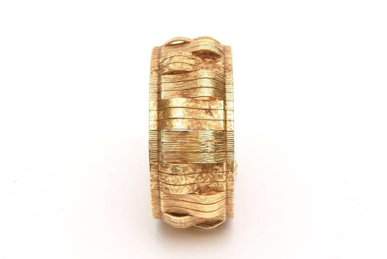 Italian 18 Karat Gold Sculptural Cuff Bracelet Vintage In Good Condition For Sale In North Miami, FL