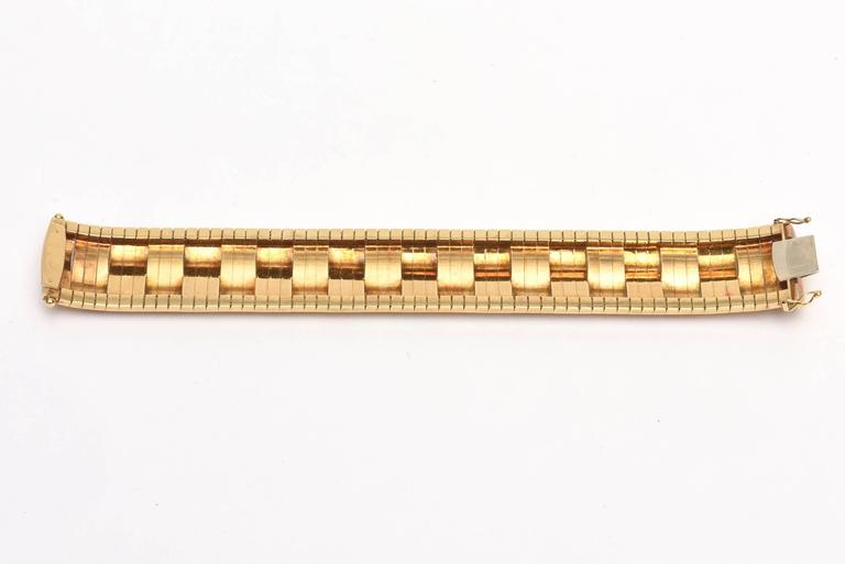 Italian 18 Karat Gold Sculptural Cuff Bracelet Vintage For Sale 3