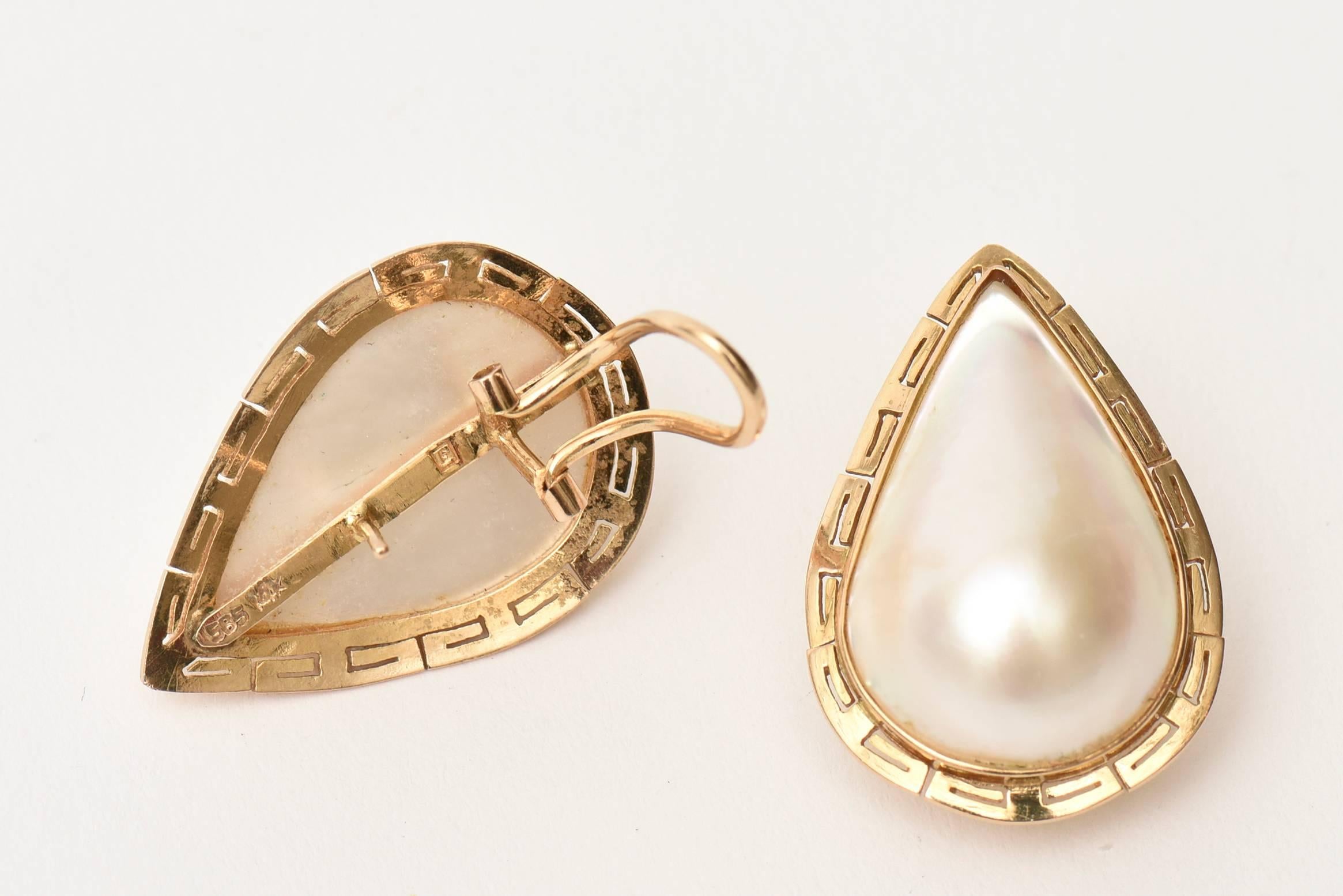 Modern Vintage Mabe Pearl and 14 Karat Yellow Gold Pierced Lever Back Teardrop Earrings For Sale