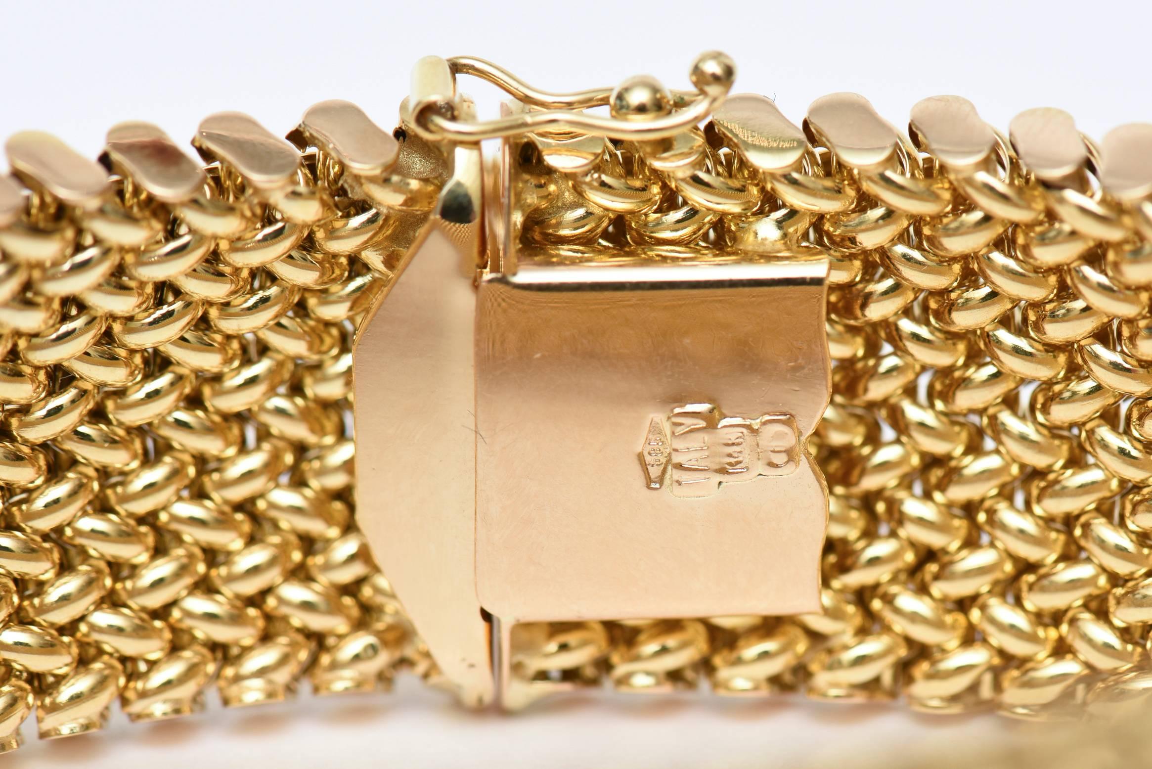 Vintage Italian 14 Karat Gold Chevron Mesh Hallmarked Cuff Bracelet In Excellent Condition In North Miami, FL