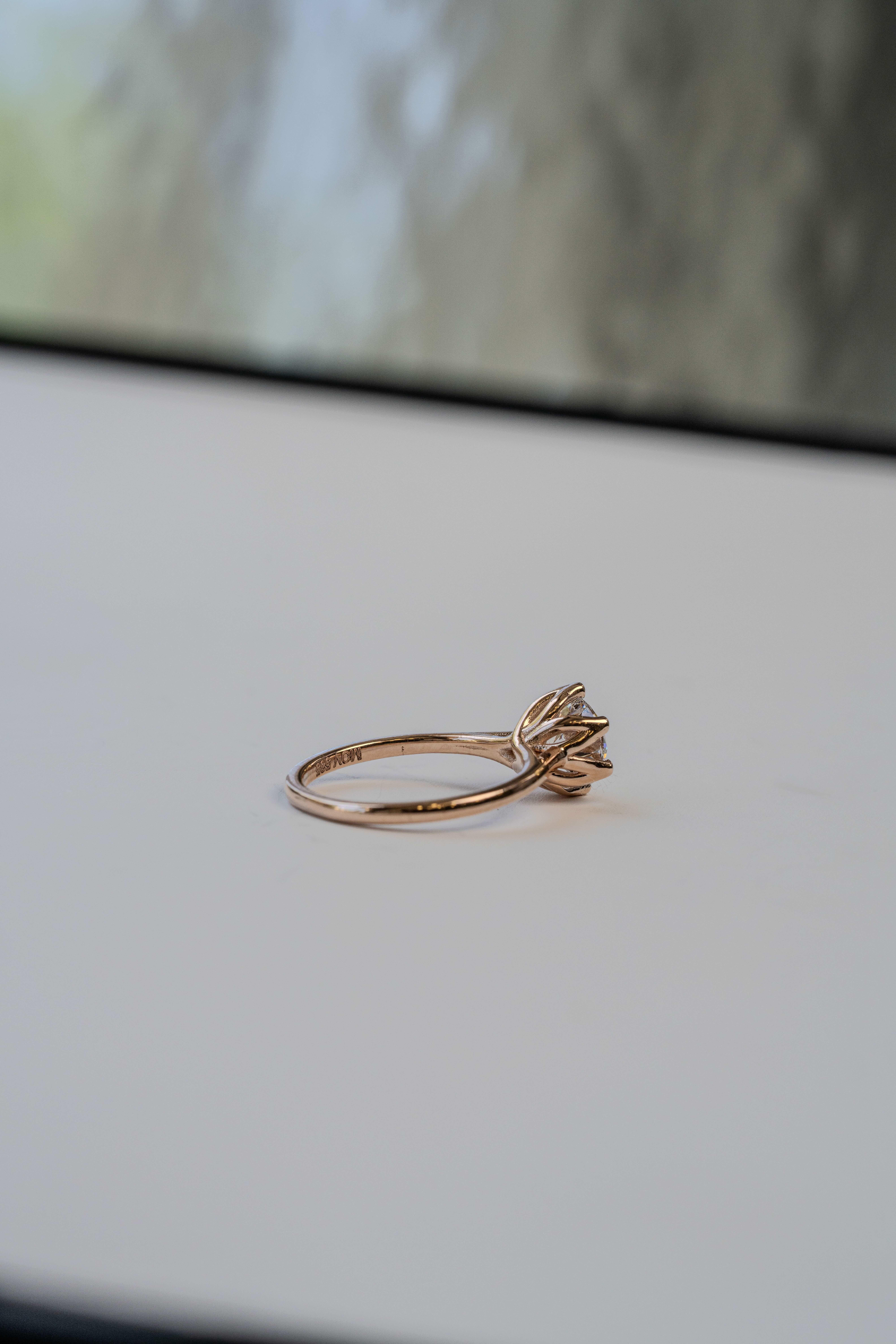 En venta: Anillo de compromiso de diamantes Violette 1,00 ct  7