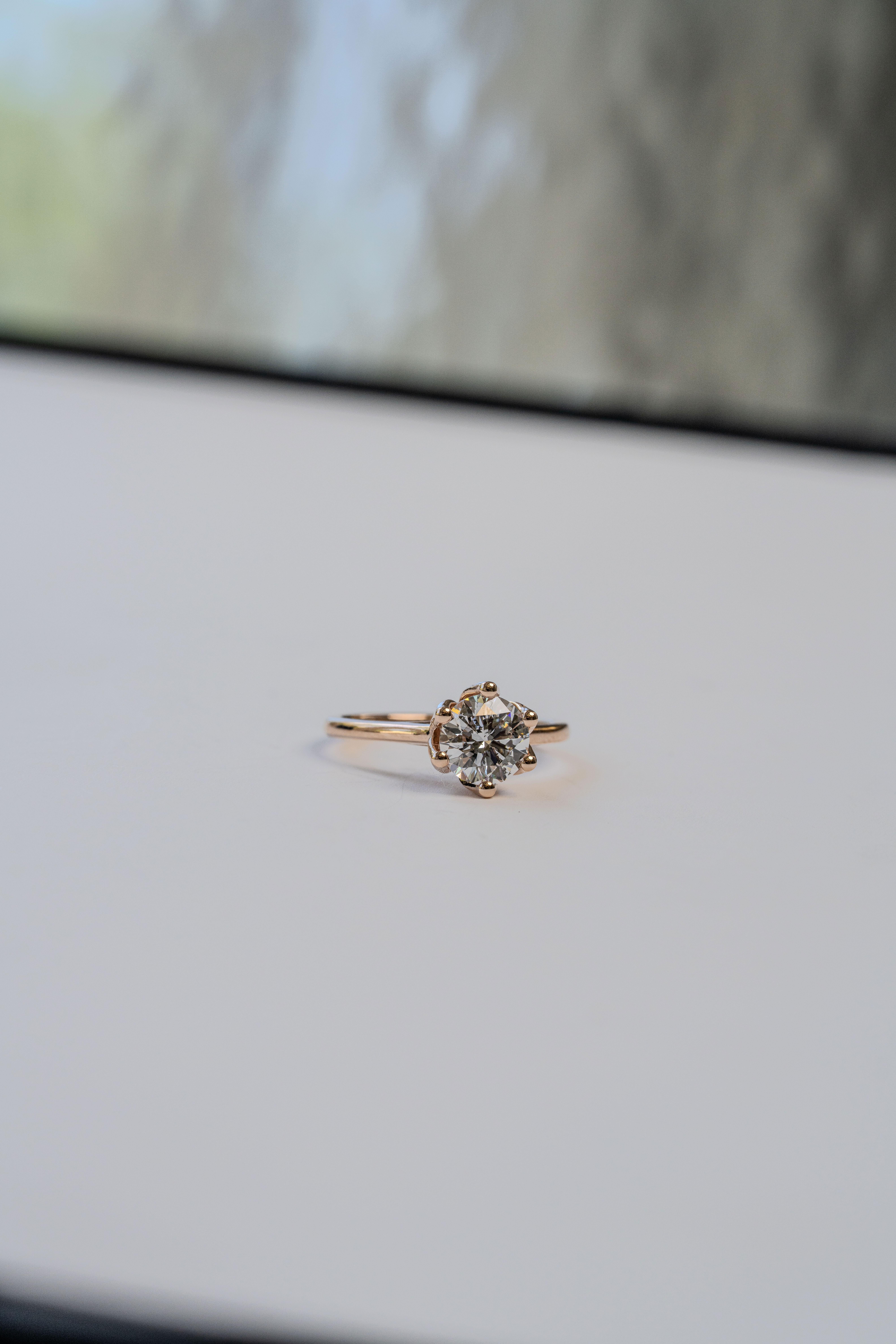 En venta: Anillo de compromiso de diamantes Violette 1,00 ct  5