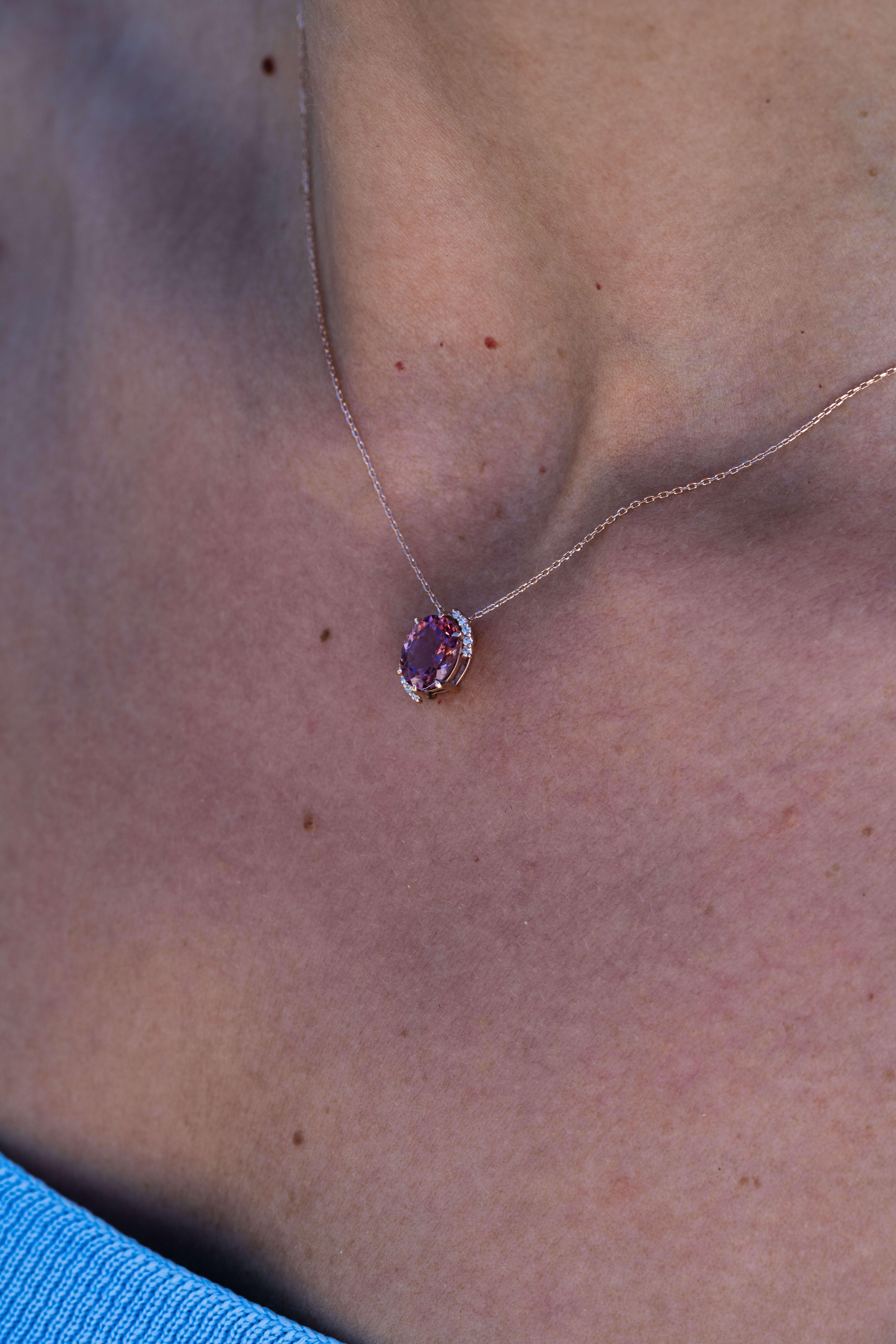 Taille ovale Collier en tourmaline rose et diamant en vente