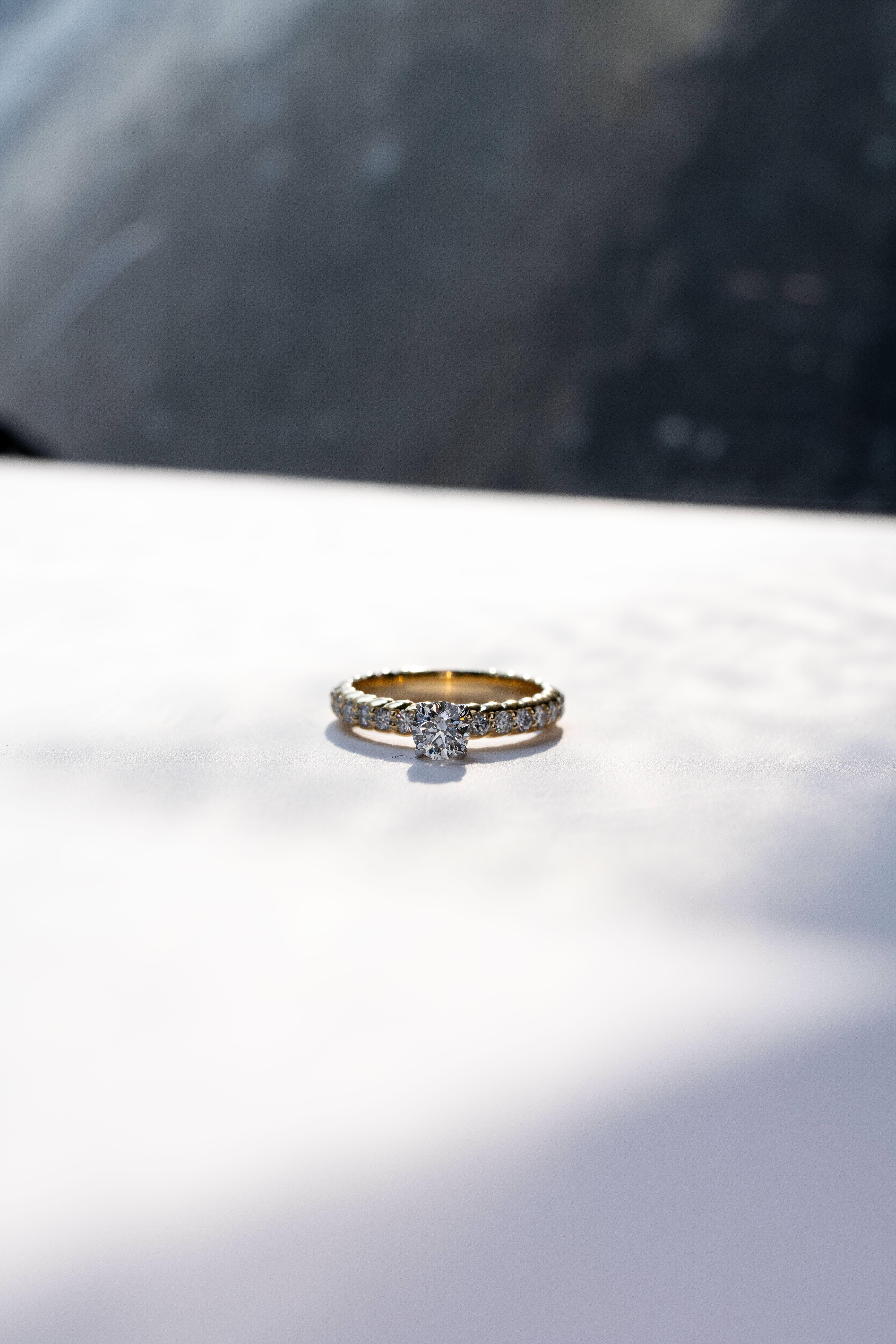 En vente :  Bague de fiançailles solitaire à diamant 0,70ct 3
