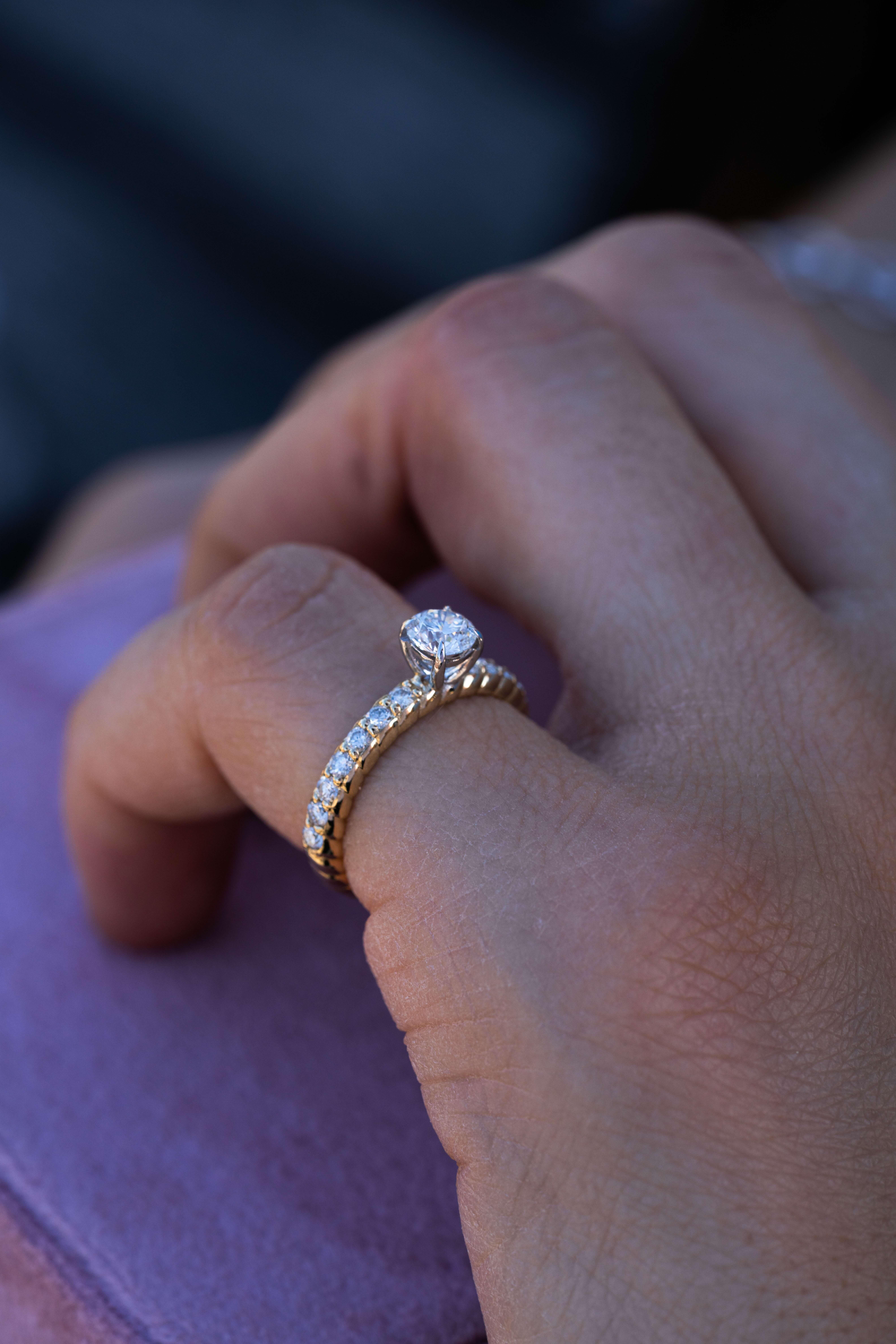 En vente :  Bague de fiançailles solitaire à diamant 0,70ct 4