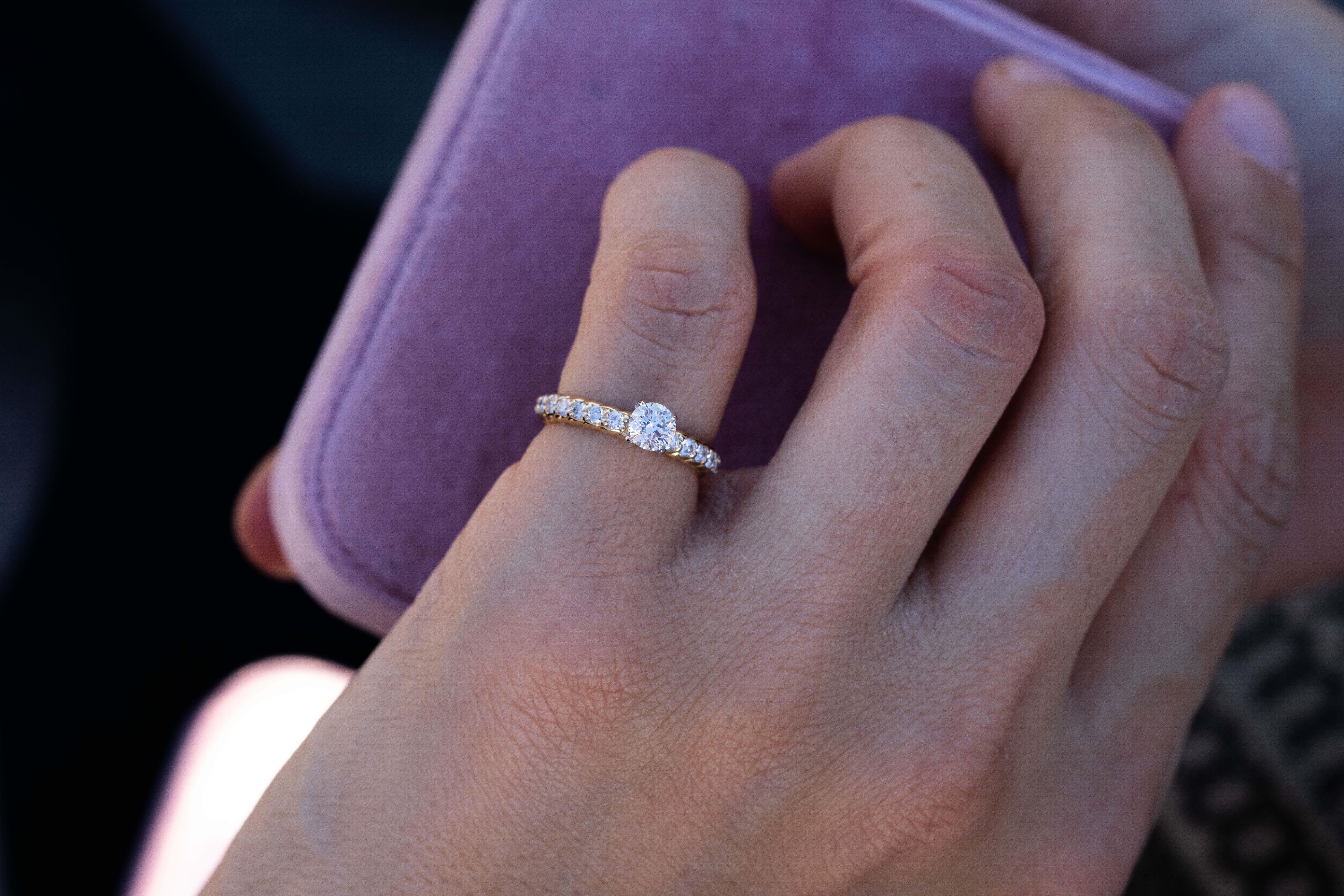 En vente :  Bague de fiançailles solitaire à diamant 0,70ct 2