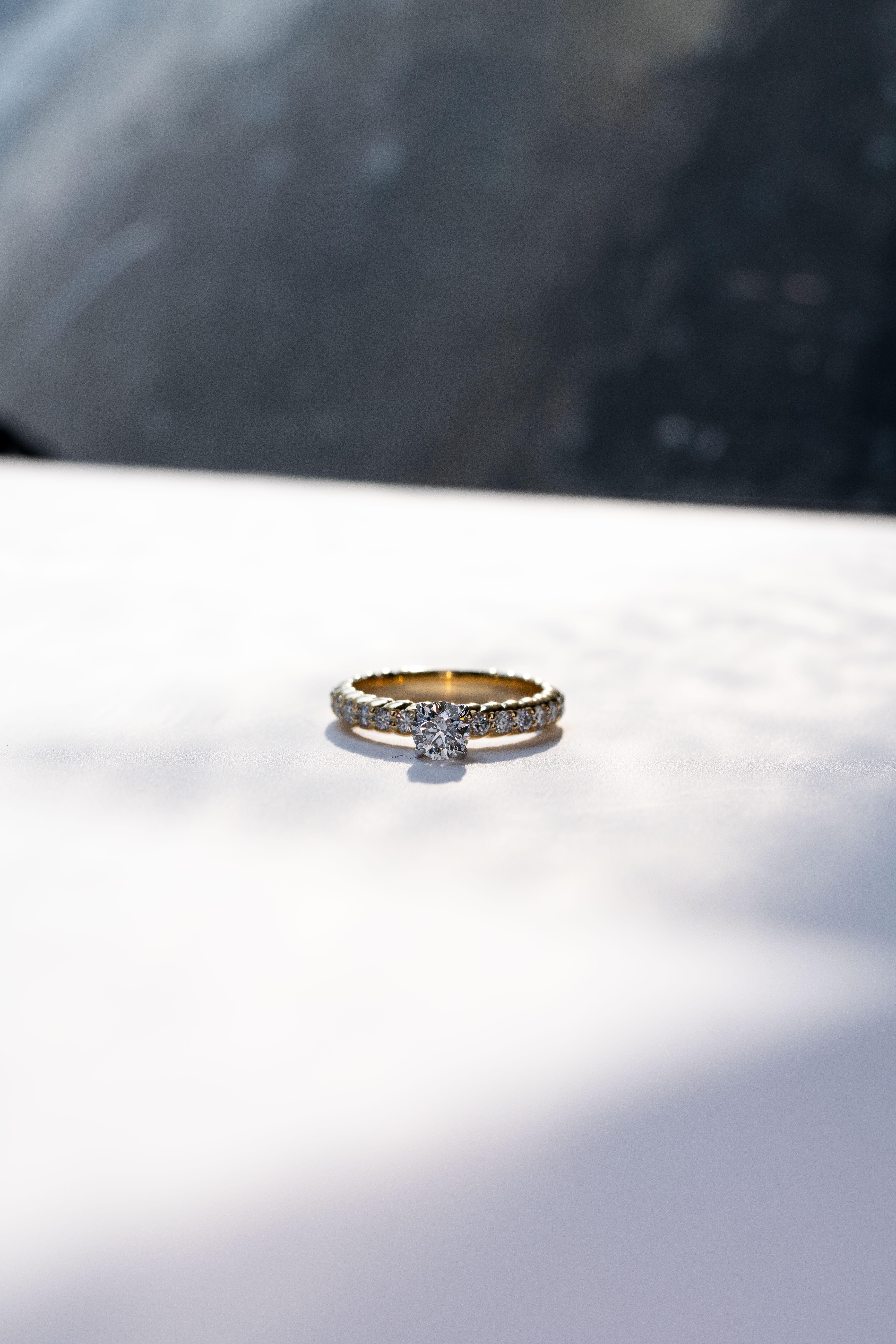 En vente :  Bague de fiançailles solitaire à diamant 0,70ct 7