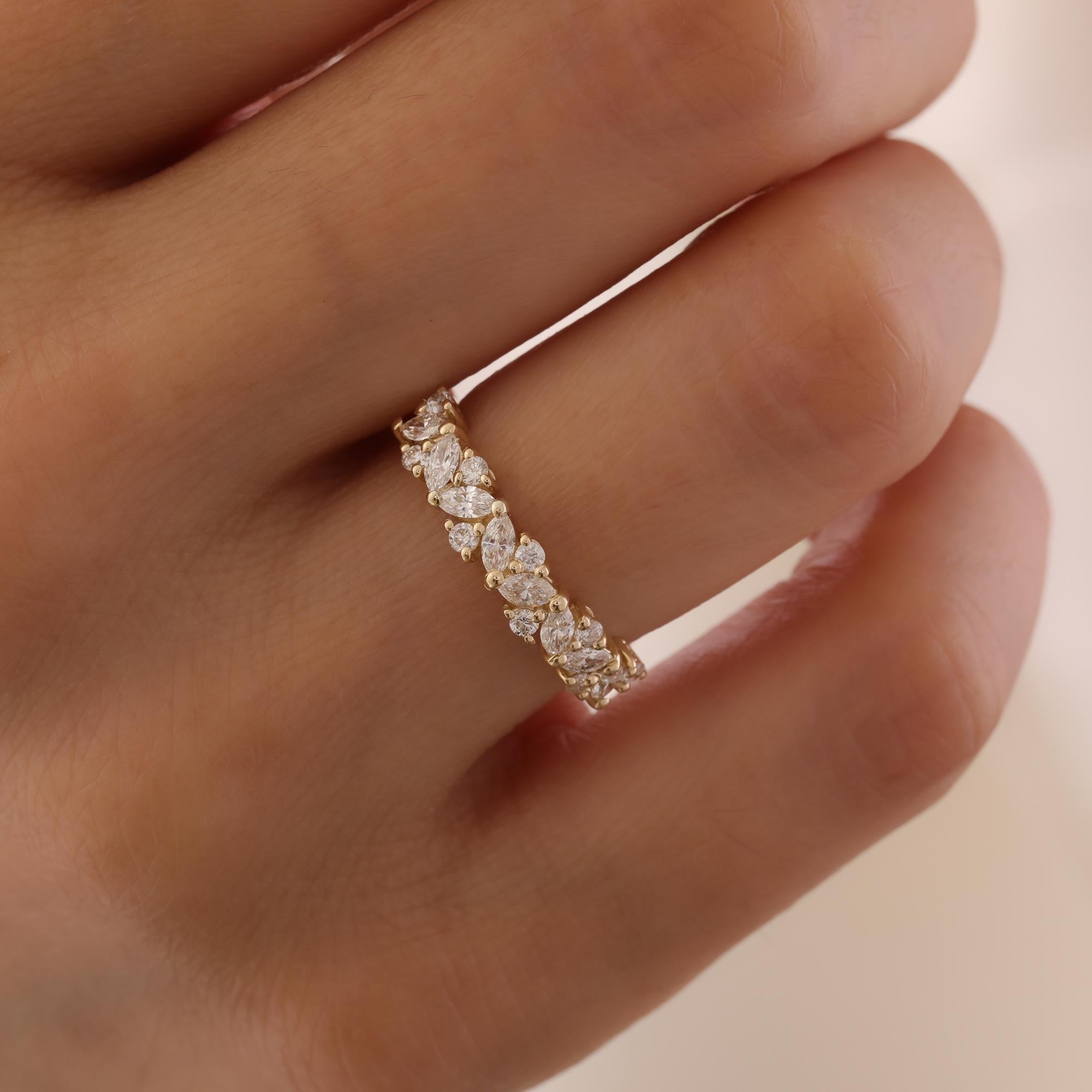 in vendita:  Fascia a mezza eternità con diamante taglio marquise da 0,64 carati 3