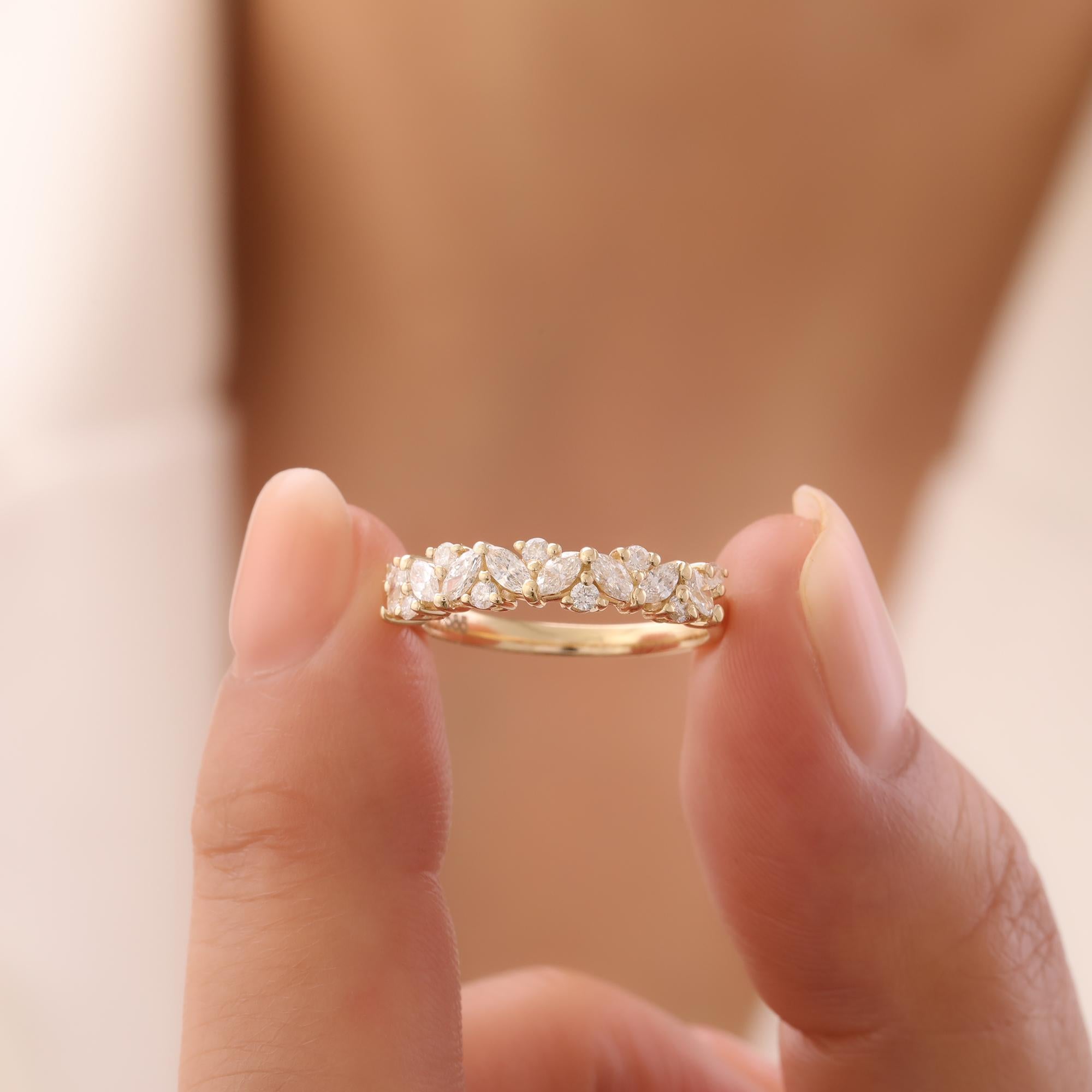 in vendita:  Fascia a mezza eternità con diamante taglio marquise da 0,64 carati 5