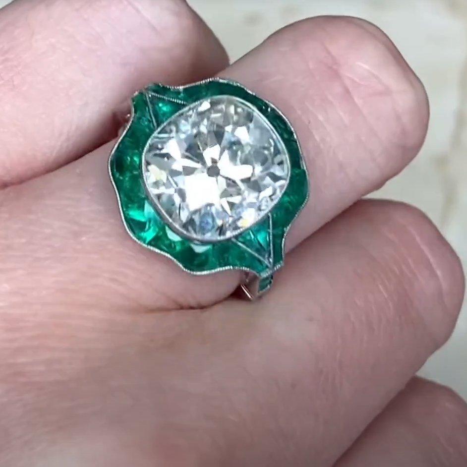 Antiker Diamant-Verlobungsring mit Kissenschliff ( ca. 5,40 Karat), Smaragd Halo (Art déco)