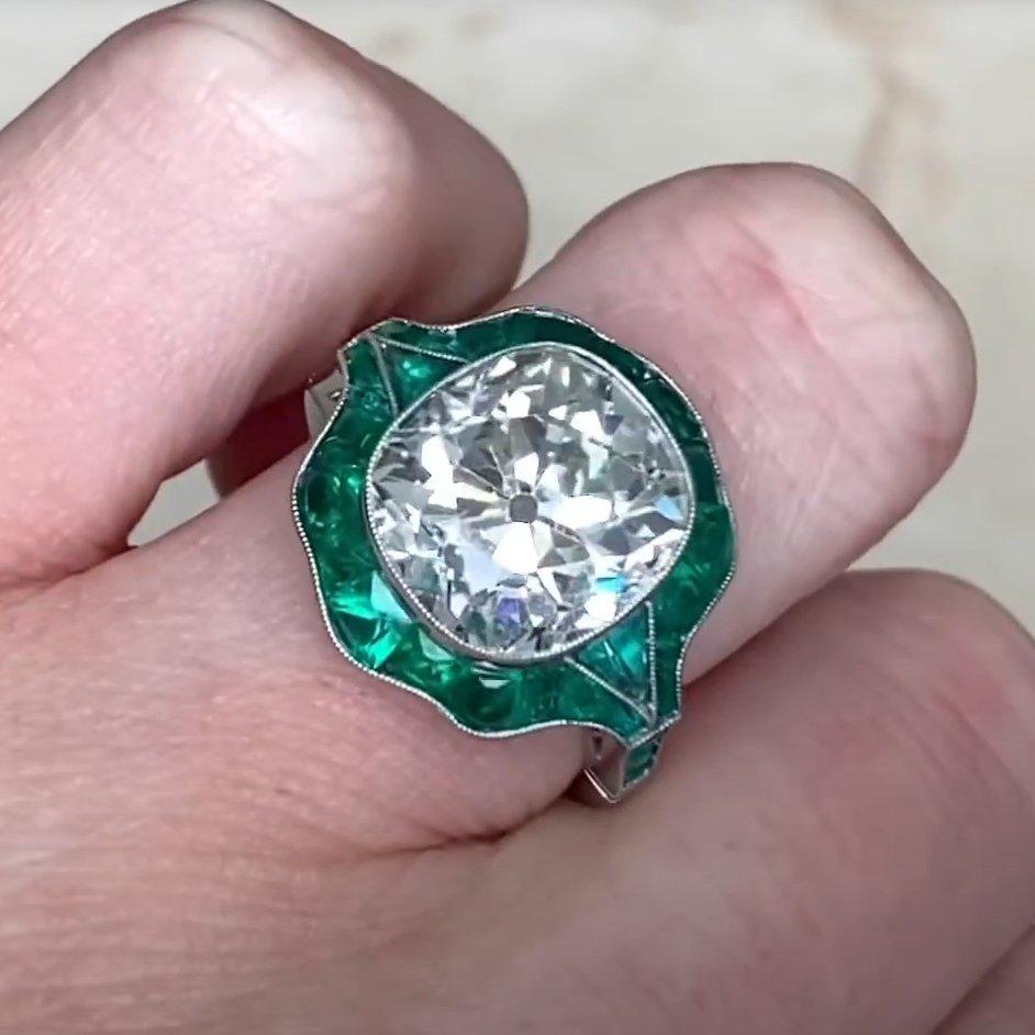 Antiker Diamant-Verlobungsring mit Kissenschliff ( ca. 5,40 Karat), Smaragd Halo Damen