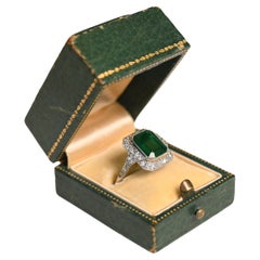 Anillo Esmeralda Halo de Diamantes (Aprox. 4,30 Quilates), Platino