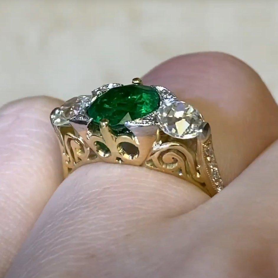 Verlobungsring mit Smaragd im Rundschliff ( ca. 1,60 Karat), 18 Karat Gelbgold Damen