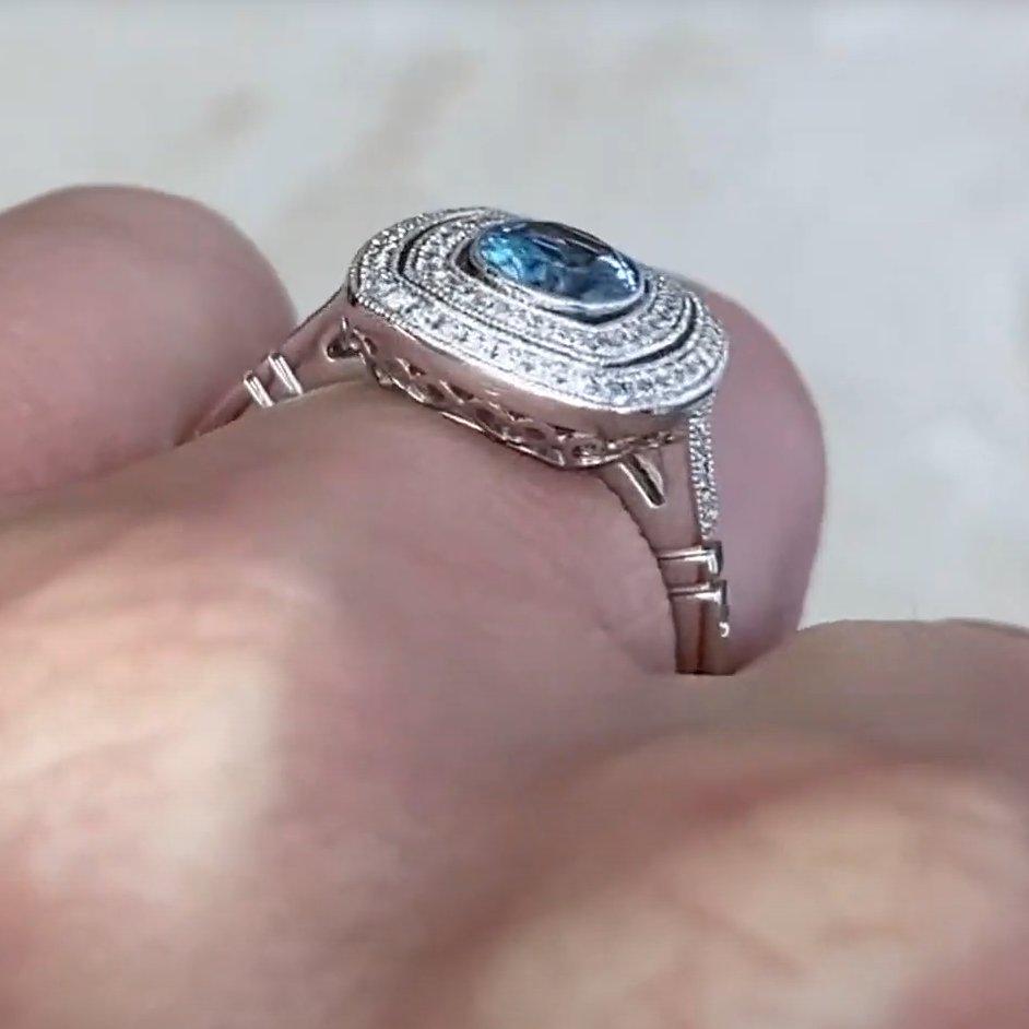 Anello con diamante a doppio alone in platino, (circa 0,50 carati) acquamarina taglio ovale In condizioni ottime in vendita a New York, NY