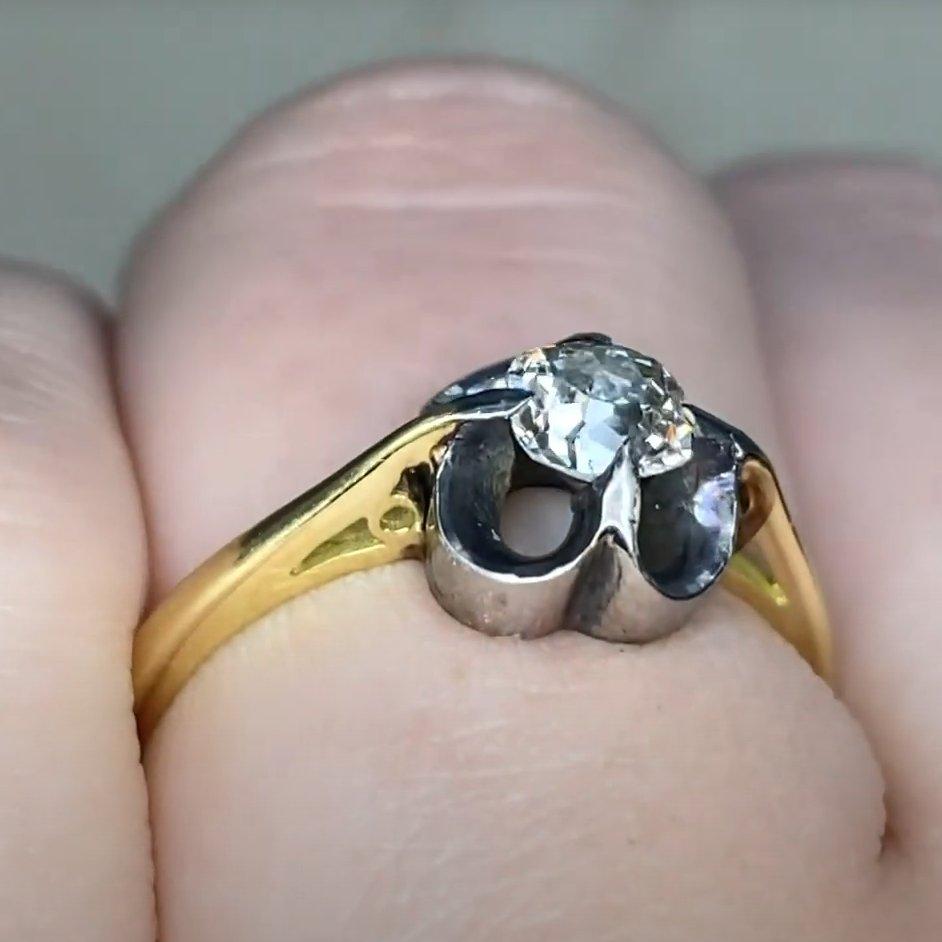 Taglio cuscino antico Anello di fidanzamento antico con taglio a cuscino (circa 0,40 carati, oro giallo 18k) in vendita