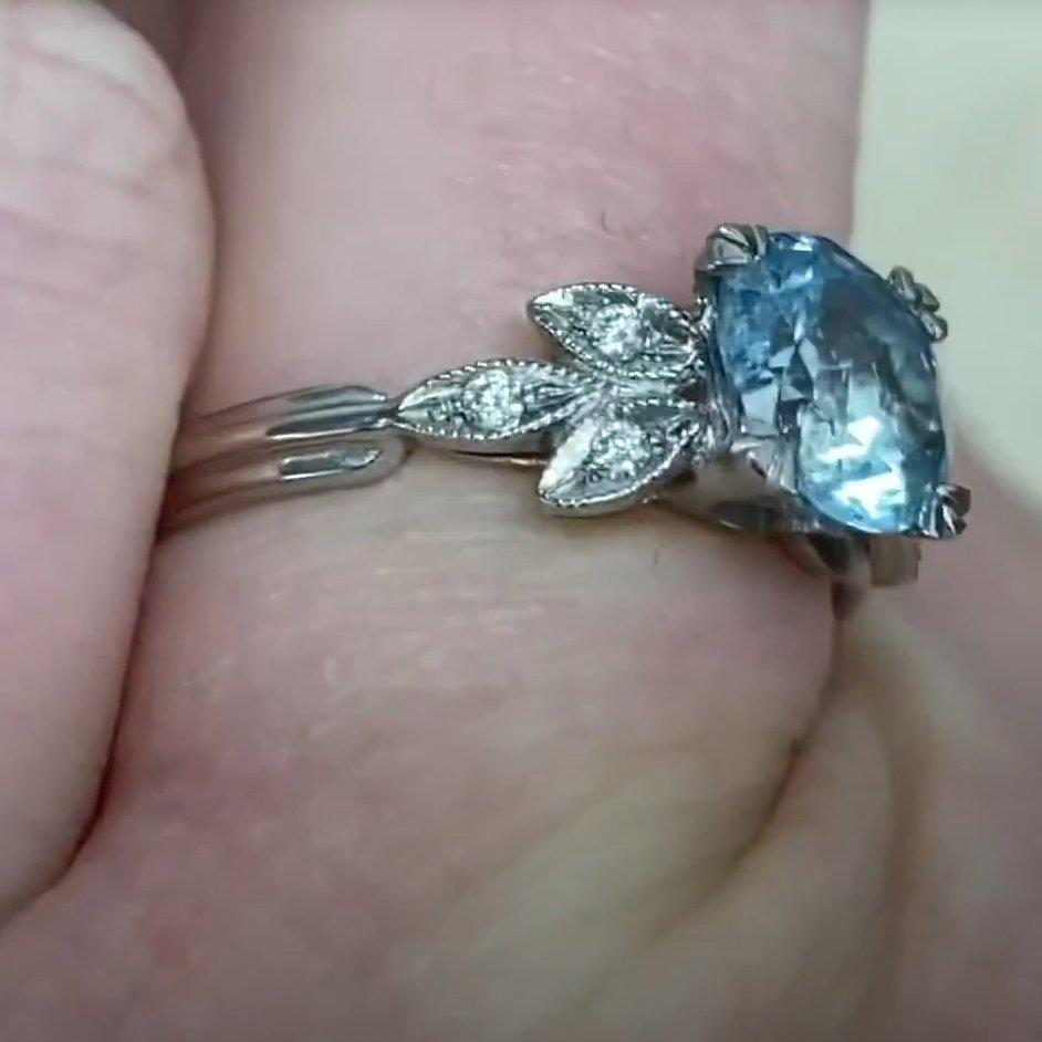 Anillo de compromiso de aguamarina talla redonda (aprox. 0.80 quilates), platino Art Decó en venta