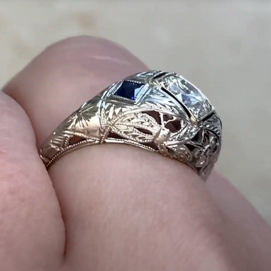 Taille ronde Bague de fiançailles vintage avec diamant rond taillé en brillant (environ 0,60 carats) en vente