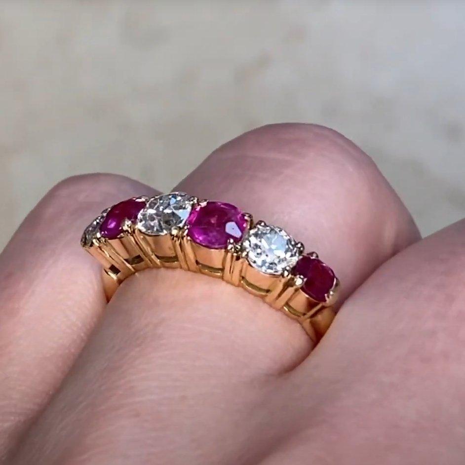 Bague de fiançailles ancienne en or jaune avec diamants et rubis (environ 1,1 carat) Excellent état - En vente à New York, NY