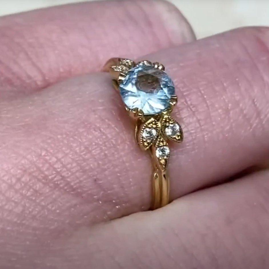 Donna Anello di fidanzamento con acquamarina taglio rotondo (circa 0,70 carati), oro giallo 18 carati in vendita