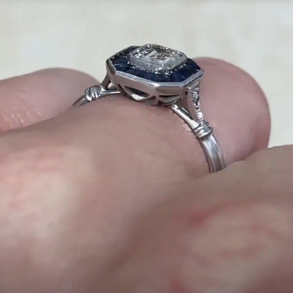 Bague de fiançailles saphir halo, platine, diamant taille émeraude (environ 0,50 carats) Excellent état - En vente à New York, NY