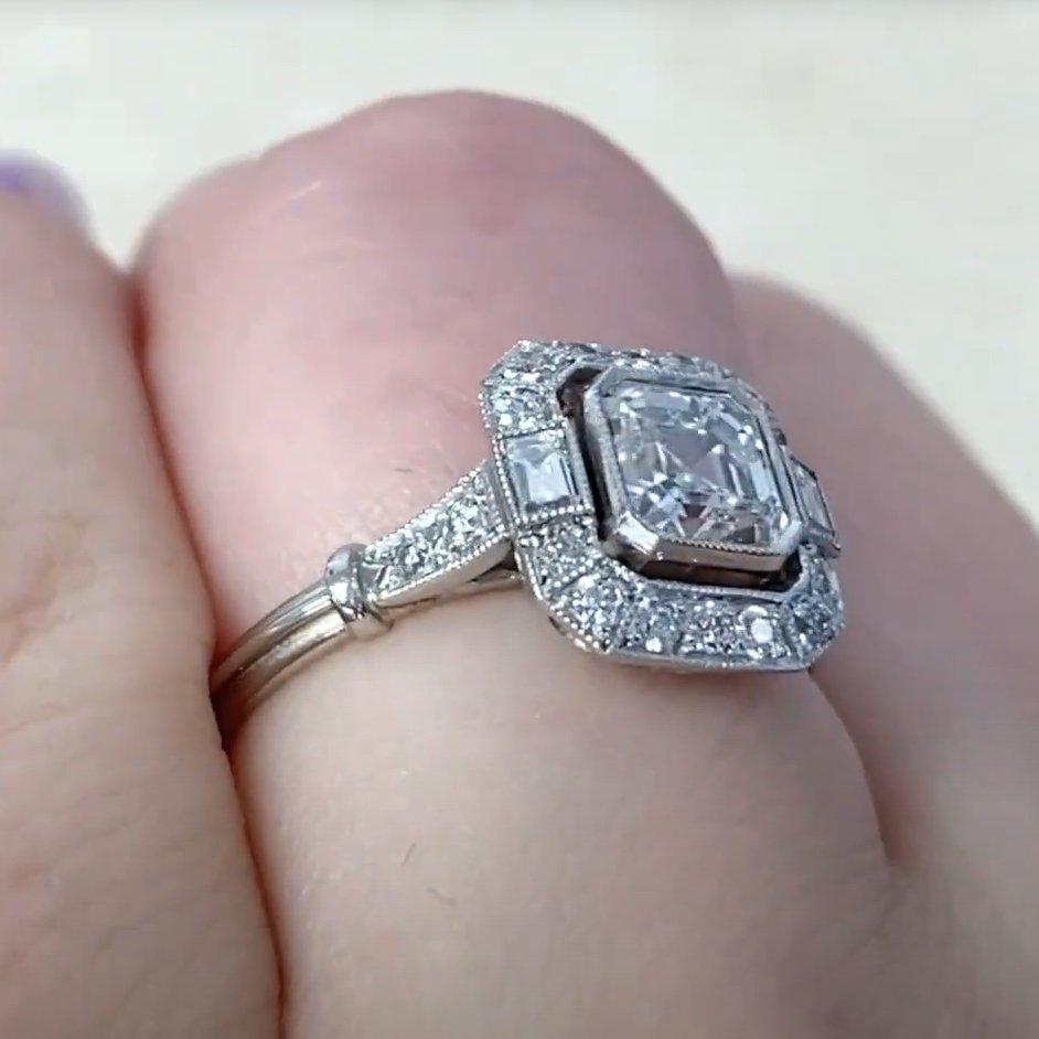 Taille Asscher Bague de halo en diamant asscher (GIA approx. 0,80 carats), couleur H, platine en vente