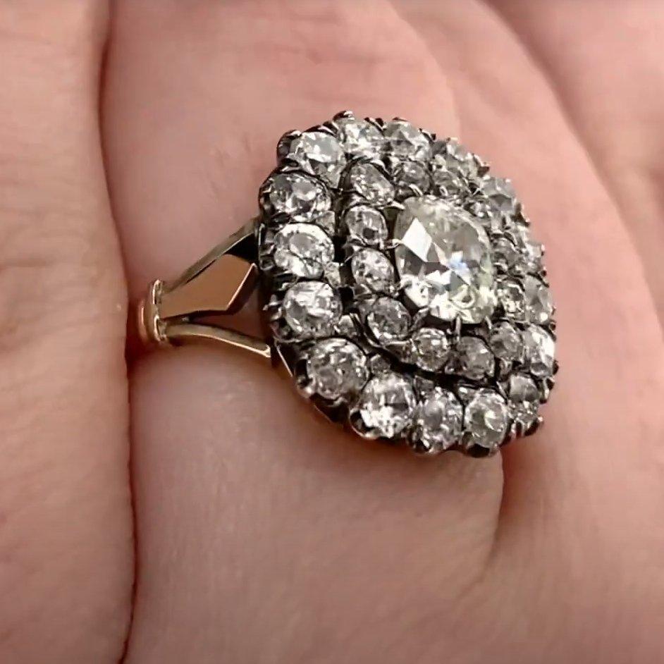 Anello antico con diamanti a grappolo (circa 0,90 carati), argento e oro giallo 18 carati In condizioni ottime in vendita a New York, NY
