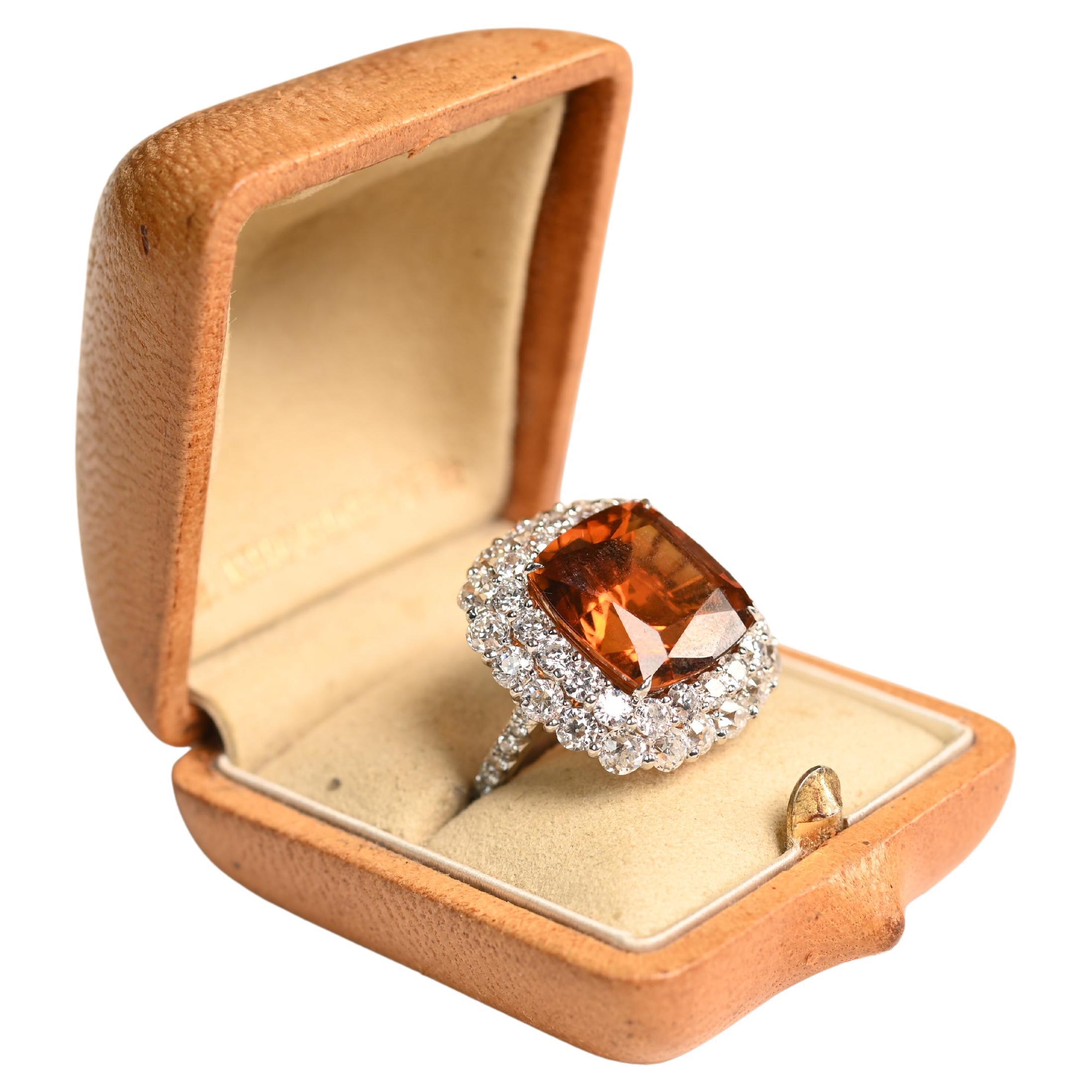 Anillo de doble halo de diamantes con citrino natural (aprox. 13,40 quilates), platino