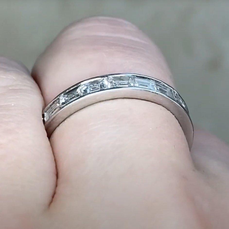 Taille baguette Bracelet éternel en diamant taille baguette (environ 1 carat), or blanc 18 carats en vente