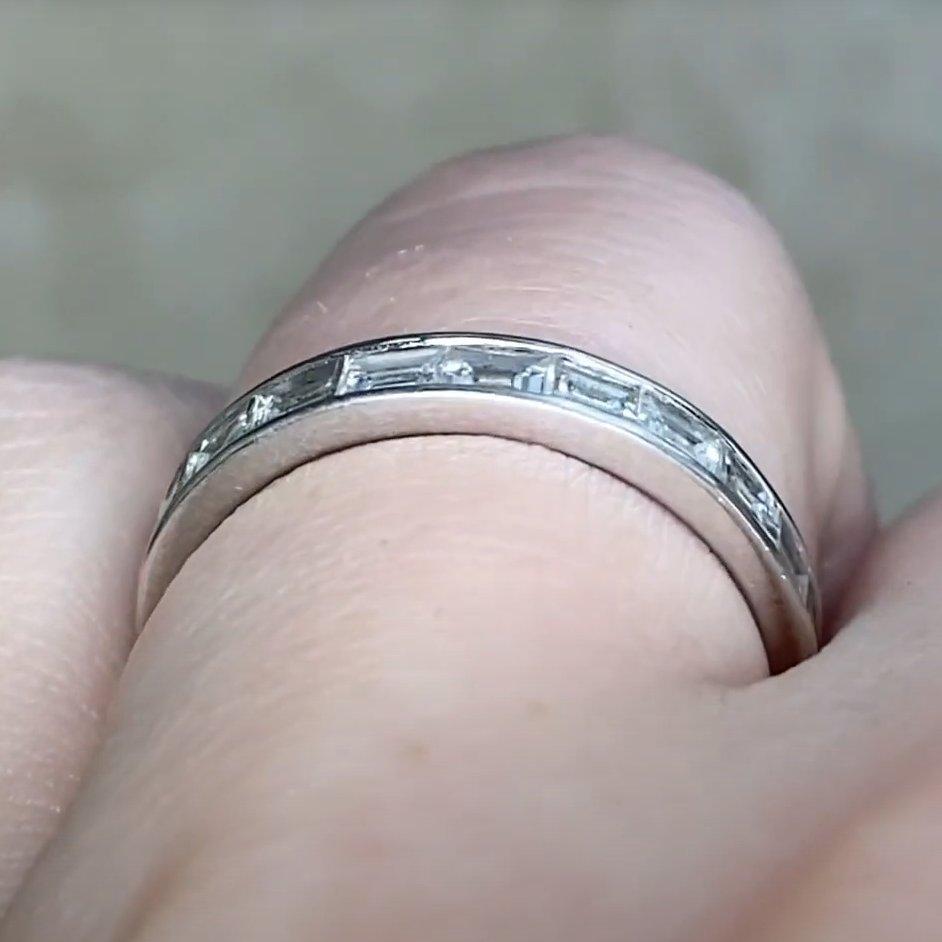 Bracelet éternel en diamant taille baguette (environ 1 carat), or blanc 18 carats Excellent état - En vente à New York, NY